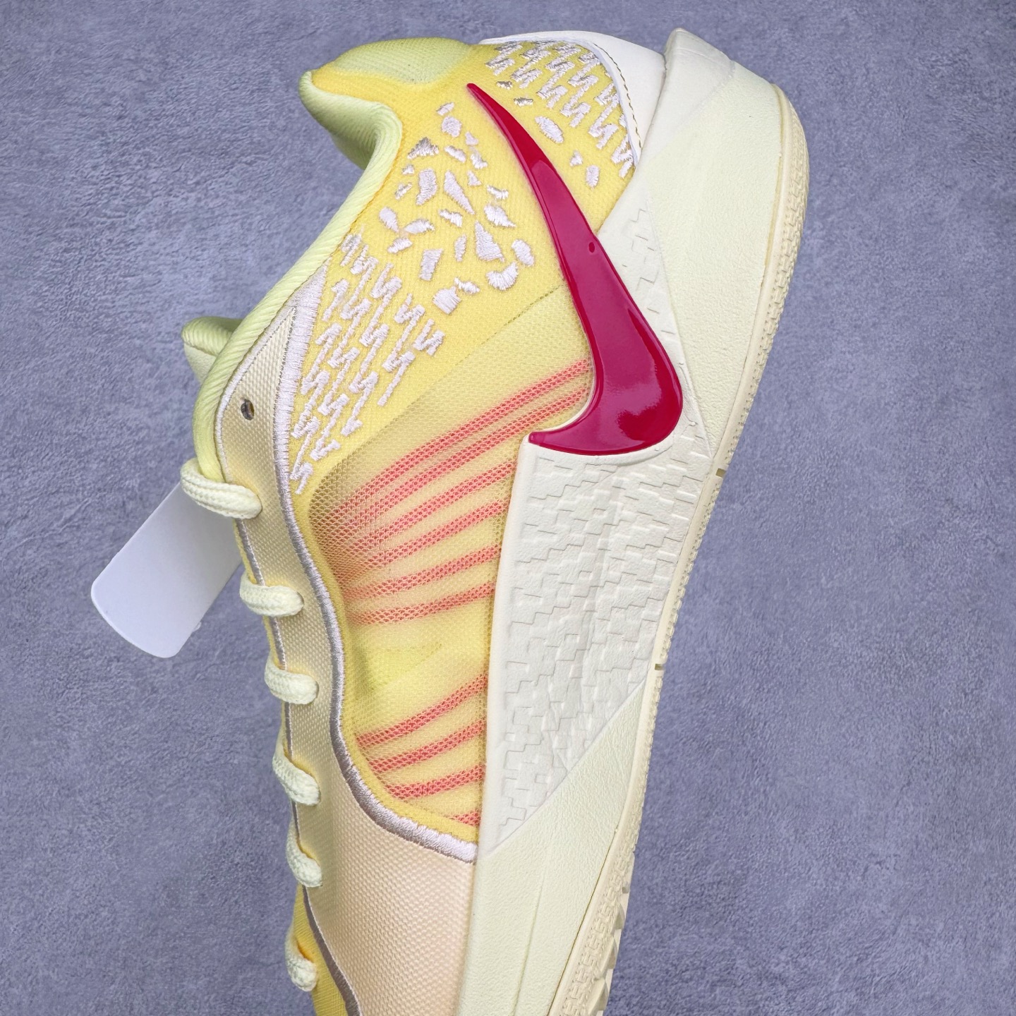 图片[7]-＃Max/灭世 NK Sabrina 2 萨布丽娜二代签名减震防滑低帮篮球鞋 黄色 FZ1517-800 革新登场🌪🔝颠覆革新出货‼️缓震配置独家革新！实战属性直接拉满👊🏻实战天花板上限再度提升！实战亲测-性能体验吊打国产同价位鞋款 ⚫️前掌扇形zoom➕增配中足抗扭片➕增配后掌马蹄ZOOM气垫（正品仅配置前掌扇形zoom） 完美解决 正品抗扭不足问题 ⚫️采用科比5代鞋楦以及龙骨数据打造！前后落差仅6mm！小科5实至名归！ ⚫️鞋身➕鞋头增配高频补强层，提升鞋头以及脚踝支撑性 ⚫️鞋垫采用高弹缓震垫材质-磨合一场直接贴合脚型☑️ ⚫️外底加厚2mm，升级止滑配方，磨合一次，抓地原地起飞 后卫旗舰有且只在灭世纯原（支持市场任意货品正面PK） 真材实料，肉眼可见！革新升级绝非空穴来风！灭世纯原内外兼修，用态度诠释最强实战货品👊🏻 尺码：39-46（尺码建议：标准亚洲楦 无需大半码）-选品中心