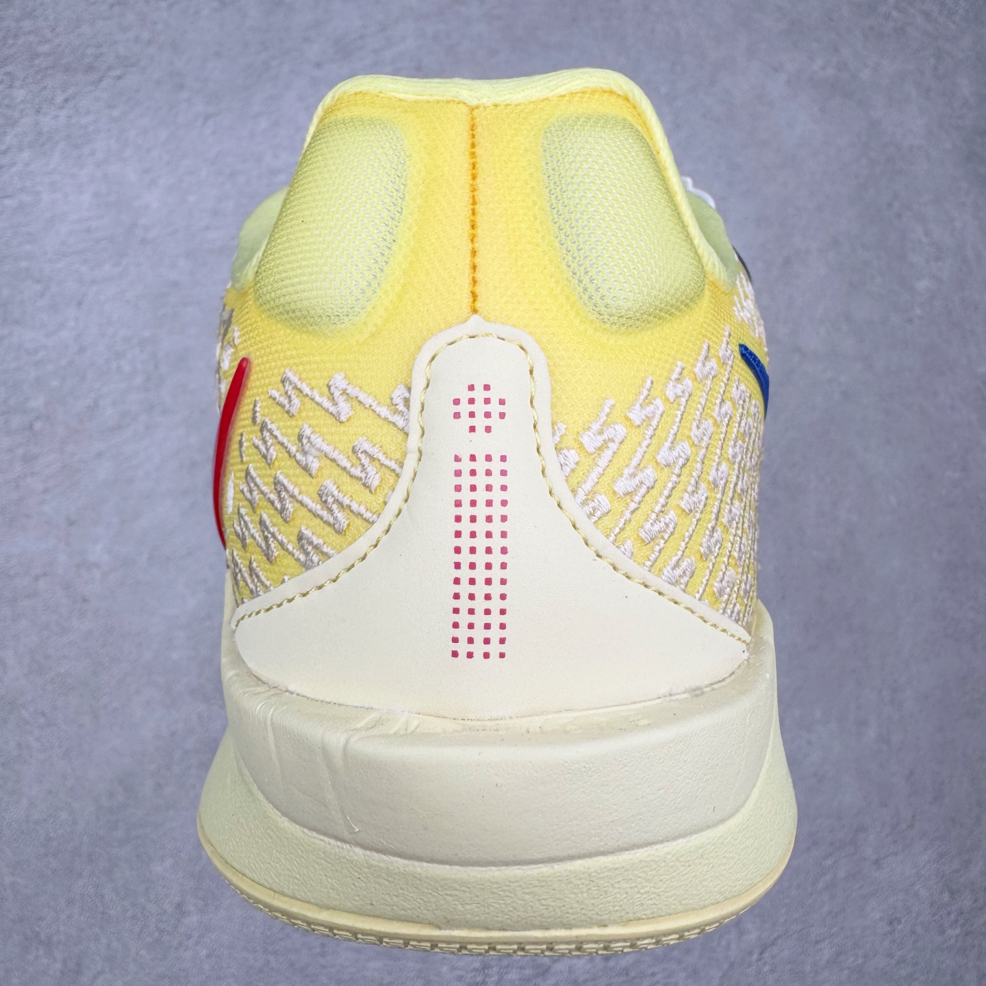 图片[8]-＃Max/灭世 NK Sabrina 2 萨布丽娜二代签名减震防滑低帮篮球鞋 黄色 FZ1517-800 革新登场🌪🔝颠覆革新出货‼️缓震配置独家革新！实战属性直接拉满👊🏻实战天花板上限再度提升！实战亲测-性能体验吊打国产同价位鞋款 ⚫️前掌扇形zoom➕增配中足抗扭片➕增配后掌马蹄ZOOM气垫（正品仅配置前掌扇形zoom） 完美解决 正品抗扭不足问题 ⚫️采用科比5代鞋楦以及龙骨数据打造！前后落差仅6mm！小科5实至名归！ ⚫️鞋身➕鞋头增配高频补强层，提升鞋头以及脚踝支撑性 ⚫️鞋垫采用高弹缓震垫材质-磨合一场直接贴合脚型☑️ ⚫️外底加厚2mm，升级止滑配方，磨合一次，抓地原地起飞 后卫旗舰有且只在灭世纯原（支持市场任意货品正面PK） 真材实料，肉眼可见！革新升级绝非空穴来风！灭世纯原内外兼修，用态度诠释最强实战货品👊🏻 尺码：39-46（尺码建议：标准亚洲楦 无需大半码）-选品中心