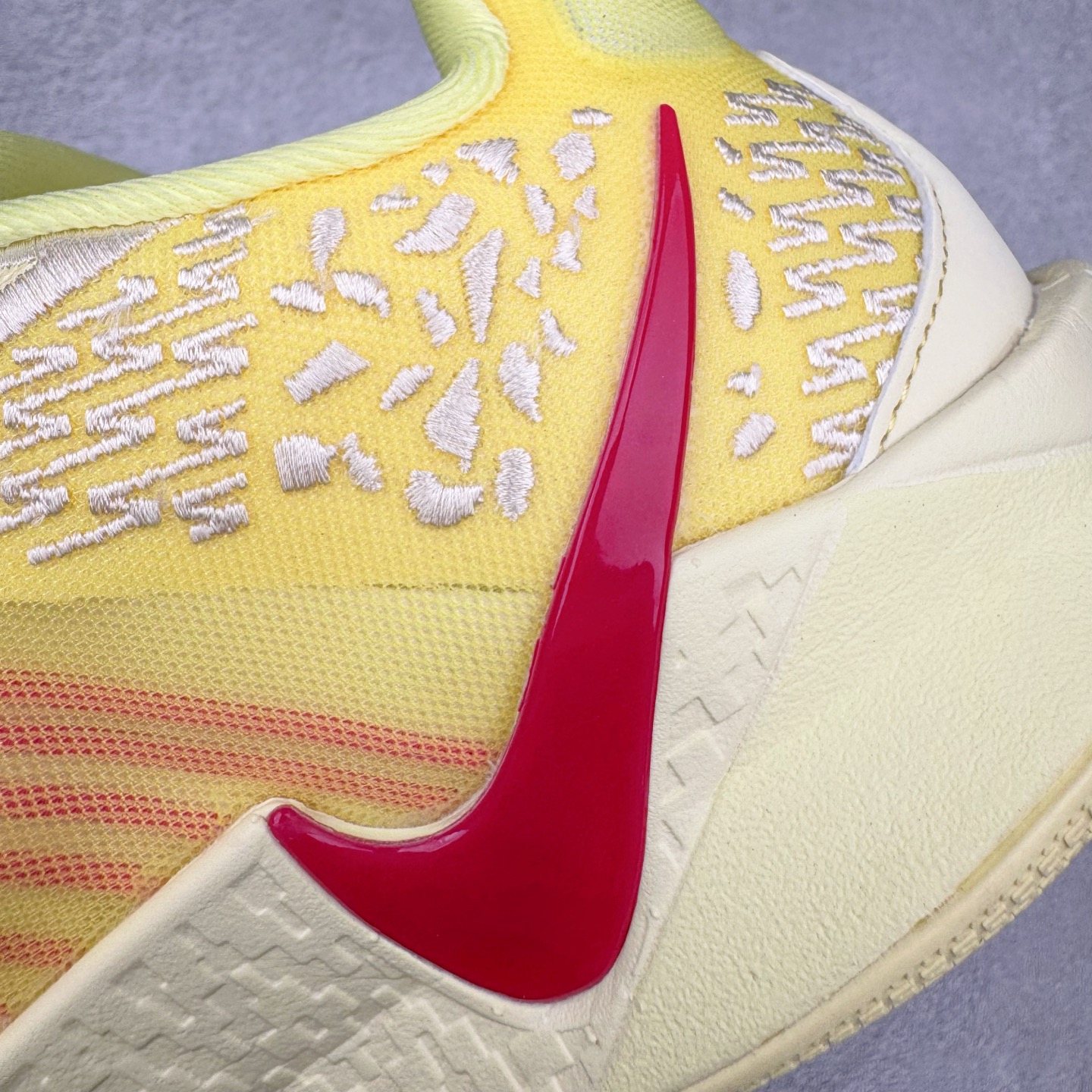 图片[13]-＃Max/灭世 NK Sabrina 2 萨布丽娜二代签名减震防滑低帮篮球鞋 黄色 FZ1517-800 革新登场🌪🔝颠覆革新出货‼️缓震配置独家革新！实战属性直接拉满👊🏻实战天花板上限再度提升！实战亲测-性能体验吊打国产同价位鞋款 ⚫️前掌扇形zoom➕增配中足抗扭片➕增配后掌马蹄ZOOM气垫（正品仅配置前掌扇形zoom） 完美解决 正品抗扭不足问题 ⚫️采用科比5代鞋楦以及龙骨数据打造！前后落差仅6mm！小科5实至名归！ ⚫️鞋身➕鞋头增配高频补强层，提升鞋头以及脚踝支撑性 ⚫️鞋垫采用高弹缓震垫材质-磨合一场直接贴合脚型☑️ ⚫️外底加厚2mm，升级止滑配方，磨合一次，抓地原地起飞 后卫旗舰有且只在灭世纯原（支持市场任意货品正面PK） 真材实料，肉眼可见！革新升级绝非空穴来风！灭世纯原内外兼修，用态度诠释最强实战货品👊🏻 尺码：39-46（尺码建议：标准亚洲楦 无需大半码）-选品中心