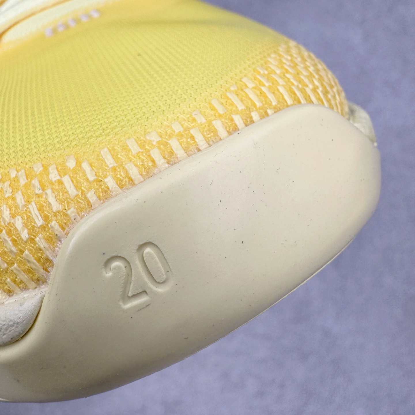 图片[15]-＃Max/灭世 NK Sabrina 2 萨布丽娜二代签名减震防滑低帮篮球鞋 黄色 FZ1517-800 革新登场🌪🔝颠覆革新出货‼️缓震配置独家革新！实战属性直接拉满👊🏻实战天花板上限再度提升！实战亲测-性能体验吊打国产同价位鞋款 ⚫️前掌扇形zoom➕增配中足抗扭片➕增配后掌马蹄ZOOM气垫（正品仅配置前掌扇形zoom） 完美解决 正品抗扭不足问题 ⚫️采用科比5代鞋楦以及龙骨数据打造！前后落差仅6mm！小科5实至名归！ ⚫️鞋身➕鞋头增配高频补强层，提升鞋头以及脚踝支撑性 ⚫️鞋垫采用高弹缓震垫材质-磨合一场直接贴合脚型☑️ ⚫️外底加厚2mm，升级止滑配方，磨合一次，抓地原地起飞 后卫旗舰有且只在灭世纯原（支持市场任意货品正面PK） 真材实料，肉眼可见！革新升级绝非空穴来风！灭世纯原内外兼修，用态度诠释最强实战货品👊🏻 尺码：39-46（尺码建议：标准亚洲楦 无需大半码）-选品中心