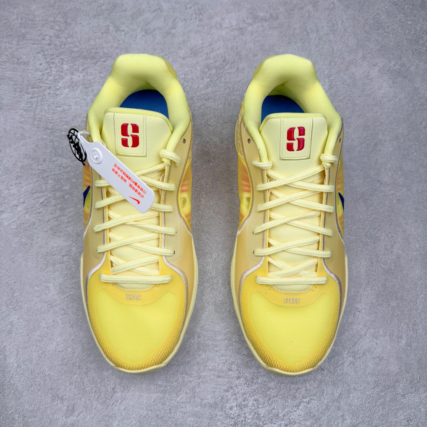 图片[2]-＃Max/灭世 NK Sabrina 2 萨布丽娜二代签名减震防滑低帮篮球鞋 黄色 FZ1517-800 革新登场🌪🔝颠覆革新出货‼️缓震配置独家革新！实战属性直接拉满👊🏻实战天花板上限再度提升！实战亲测-性能体验吊打国产同价位鞋款 ⚫️前掌扇形zoom➕增配中足抗扭片➕增配后掌马蹄ZOOM气垫（正品仅配置前掌扇形zoom） 完美解决 正品抗扭不足问题 ⚫️采用科比5代鞋楦以及龙骨数据打造！前后落差仅6mm！小科5实至名归！ ⚫️鞋身➕鞋头增配高频补强层，提升鞋头以及脚踝支撑性 ⚫️鞋垫采用高弹缓震垫材质-磨合一场直接贴合脚型☑️ ⚫️外底加厚2mm，升级止滑配方，磨合一次，抓地原地起飞 后卫旗舰有且只在灭世纯原（支持市场任意货品正面PK） 真材实料，肉眼可见！革新升级绝非空穴来风！灭世纯原内外兼修，用态度诠释最强实战货品👊🏻 尺码：39-46（尺码建议：标准亚洲楦 无需大半码）-选品中心