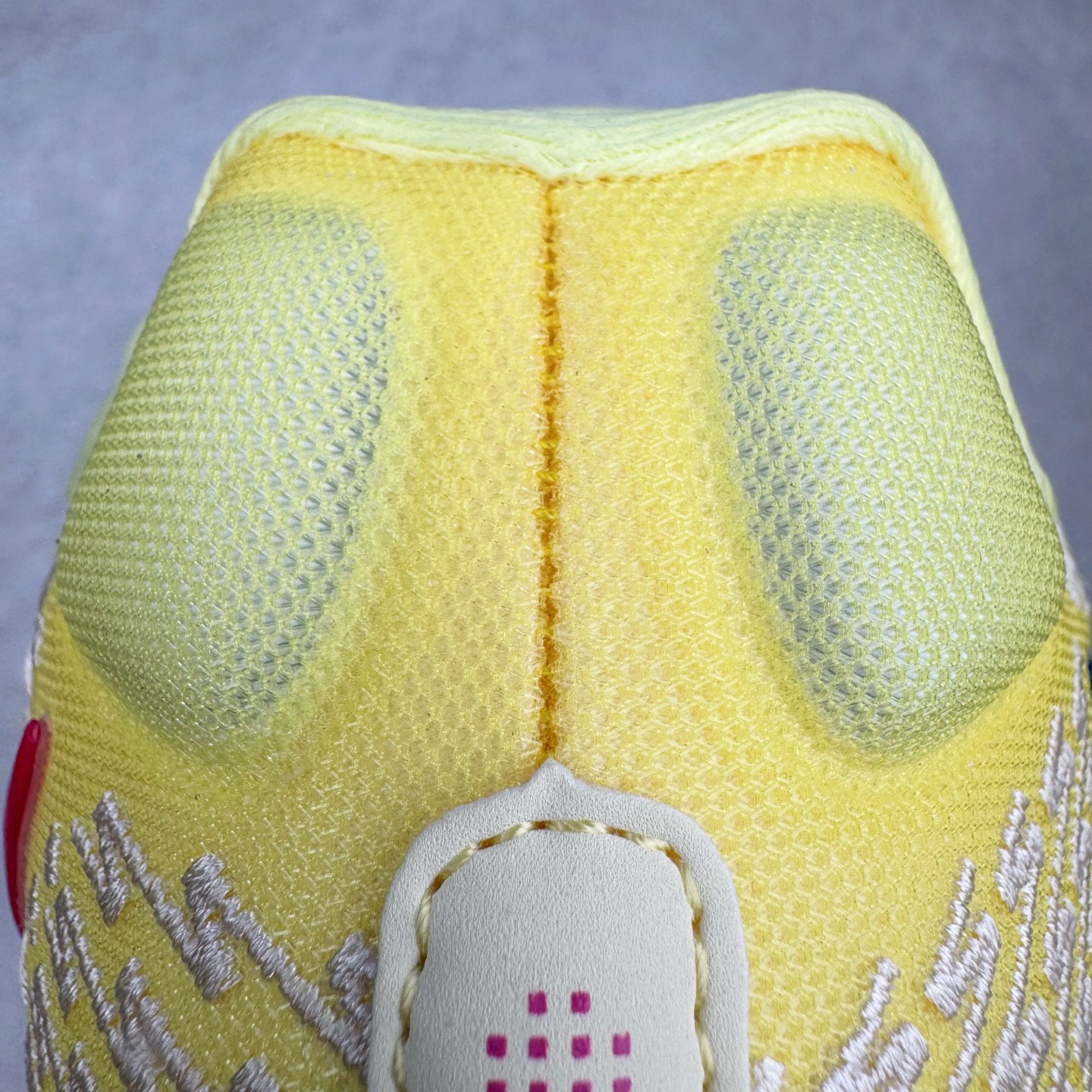 图片[21]-＃Max/灭世 NK Sabrina 2 萨布丽娜二代签名减震防滑低帮篮球鞋 黄色 FZ1517-800 革新登场🌪🔝颠覆革新出货‼️缓震配置独家革新！实战属性直接拉满👊🏻实战天花板上限再度提升！实战亲测-性能体验吊打国产同价位鞋款 ⚫️前掌扇形zoom➕增配中足抗扭片➕增配后掌马蹄ZOOM气垫（正品仅配置前掌扇形zoom） 完美解决 正品抗扭不足问题 ⚫️采用科比5代鞋楦以及龙骨数据打造！前后落差仅6mm！小科5实至名归！ ⚫️鞋身➕鞋头增配高频补强层，提升鞋头以及脚踝支撑性 ⚫️鞋垫采用高弹缓震垫材质-磨合一场直接贴合脚型☑️ ⚫️外底加厚2mm，升级止滑配方，磨合一次，抓地原地起飞 后卫旗舰有且只在灭世纯原（支持市场任意货品正面PK） 真材实料，肉眼可见！革新升级绝非空穴来风！灭世纯原内外兼修，用态度诠释最强实战货品👊🏻 尺码：39-46（尺码建议：标准亚洲楦 无需大半码）-选品中心