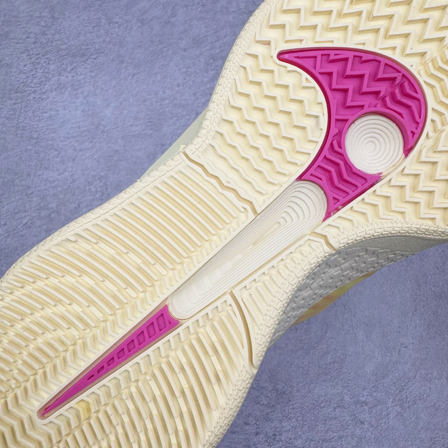 图片[20]-＃Max/灭世 NK Sabrina 2 萨布丽娜二代签名减震防滑低帮篮球鞋 黄色 FZ1517-800 革新登场🌪🔝颠覆革新出货‼️缓震配置独家革新！实战属性直接拉满👊🏻实战天花板上限再度提升！实战亲测-性能体验吊打国产同价位鞋款 ⚫️前掌扇形zoom➕增配中足抗扭片➕增配后掌马蹄ZOOM气垫（正品仅配置前掌扇形zoom） 完美解决 正品抗扭不足问题 ⚫️采用科比5代鞋楦以及龙骨数据打造！前后落差仅6mm！小科5实至名归！ ⚫️鞋身➕鞋头增配高频补强层，提升鞋头以及脚踝支撑性 ⚫️鞋垫采用高弹缓震垫材质-磨合一场直接贴合脚型☑️ ⚫️外底加厚2mm，升级止滑配方，磨合一次，抓地原地起飞 后卫旗舰有且只在灭世纯原（支持市场任意货品正面PK） 真材实料，肉眼可见！革新升级绝非空穴来风！灭世纯原内外兼修，用态度诠释最强实战货品👊🏻 尺码：39-46（尺码建议：标准亚洲楦 无需大半码）-选品中心