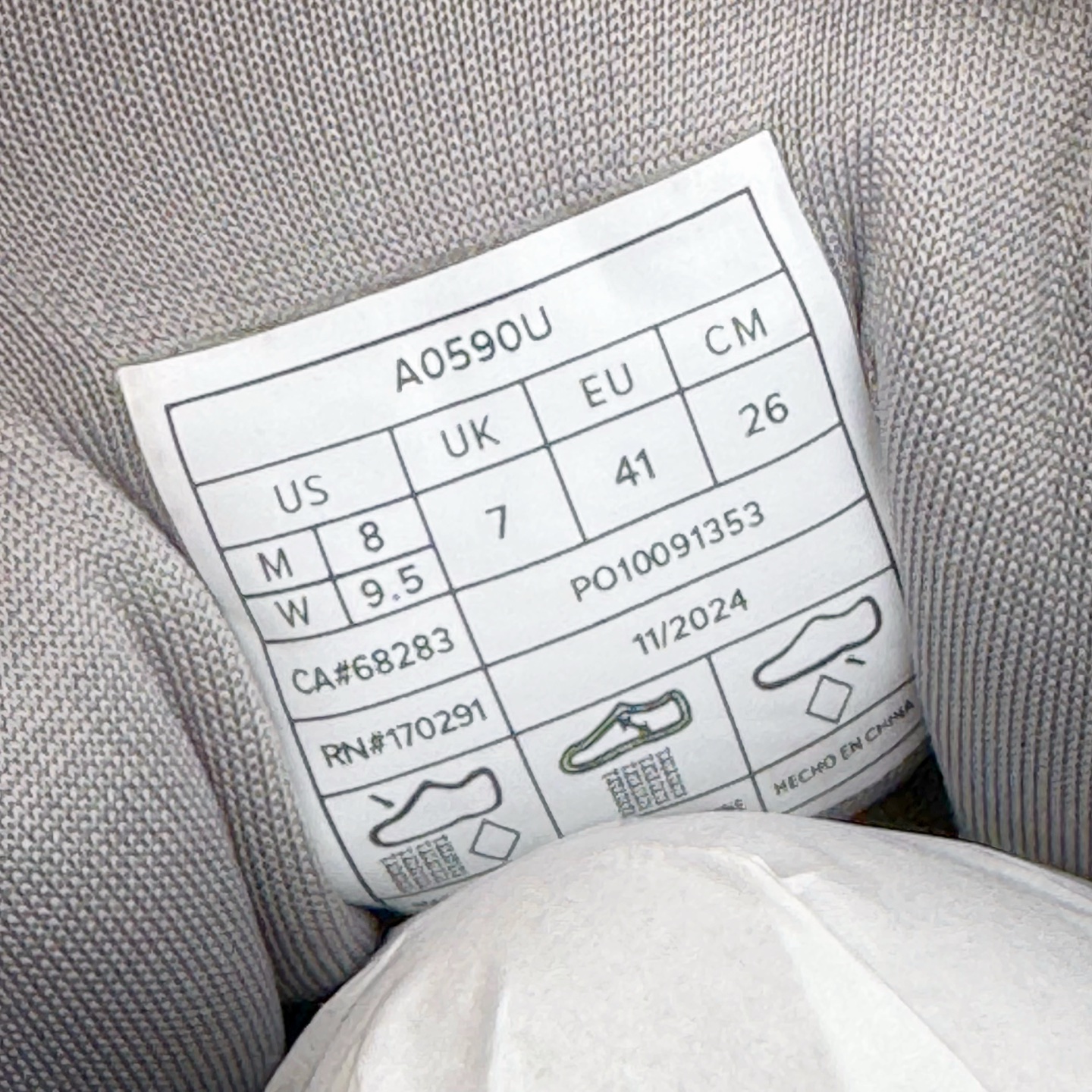 图片[12]-＃Lw纯原 Alo yoga Alo Runner 舒适百搭防滑耐磨低帮跑步鞋 Alo Yoga于2007年创立于洛杉矶，意在传播有意识的运动，同时激发人们的健康意识与创造力。品牌的核心理念在于制作能够带来完美体验的瑜伽服饰与功能性单品，让有意识的运动触入并改变生活。Alo Yoga将其设计延伸到日常服饰概念，坚持不懈地捕捉当代时尚潮流，将品牌的运动美学理念、精致前卫的设计与舒适功能面料完美结合。与此同时，Alo Yoga的设计受到了时尚界人士与名人们的追捧，Talor Swift、Kendall Jenner等街拍照片中都曾出现品牌不同单品的身影。尺码：36 36.5 37.5 38 38.5 39 40 40.5 41 42 42.5 43 44 44.5 45-选品中心