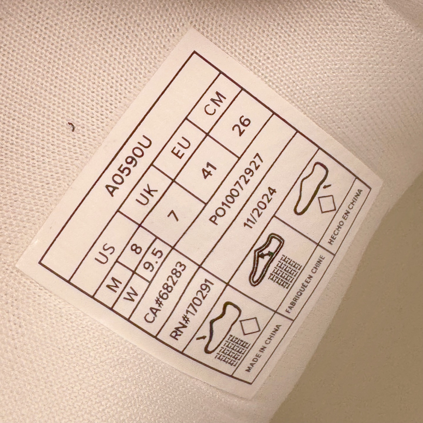 图片[16]-＃Lw纯原 Alo yoga Alo Runner 舒适百搭防滑耐磨低帮跑步鞋 Alo Yoga于2007年创立于洛杉矶，意在传播有意识的运动，同时激发人们的健康意识与创造力。品牌的核心理念在于制作能够带来完美体验的瑜伽服饰与功能性单品，让有意识的运动触入并改变生活。Alo Yoga将其设计延伸到日常服饰概念，坚持不懈地捕捉当代时尚潮流，将品牌的运动美学理念、精致前卫的设计与舒适功能面料完美结合。与此同时，Alo Yoga的设计受到了时尚界人士与名人们的追捧，Talor Swift、Kendall Jenner等街拍照片中都曾出现品牌不同单品的身影。尺码：36 36.5 37.5 38 38.5 39 40 40.5 41 42 42.5 43 44 44.5 45-选品中心