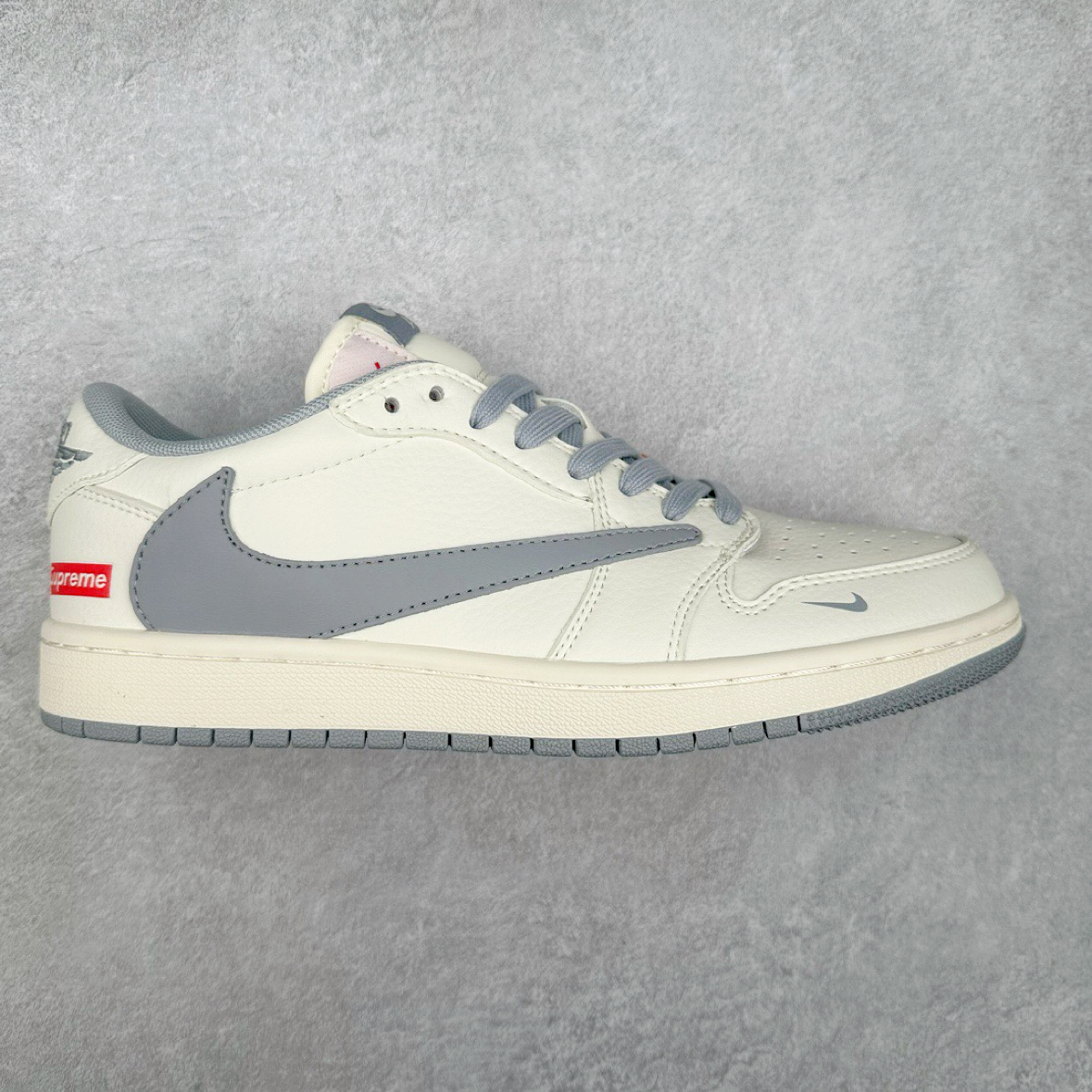 TS x Air Jordan AJ1 Low 倒钩低帮联名定制配色 XZ1168-003 原厂内置气垫魔块 A模大底 头层小牛皮 鞋舌AJ原厂专用牛津布+AJ专用反口珍珠布+原厂无杂质高弹内里海棉+特殊封边弹力鞋带 实拍调校N版已经零色差零失真 百分百还原实物色彩所见即所得 不存在货不对板色差等低级问题 选购参考实物拍摄 不混卖不参货 只用心做好货严格选品 承诺混一赔十 尺码：36 36.5 37.5 38 38.5 39 40 40.5 41 42 42.5 43 44 44.5 45-选品中心
