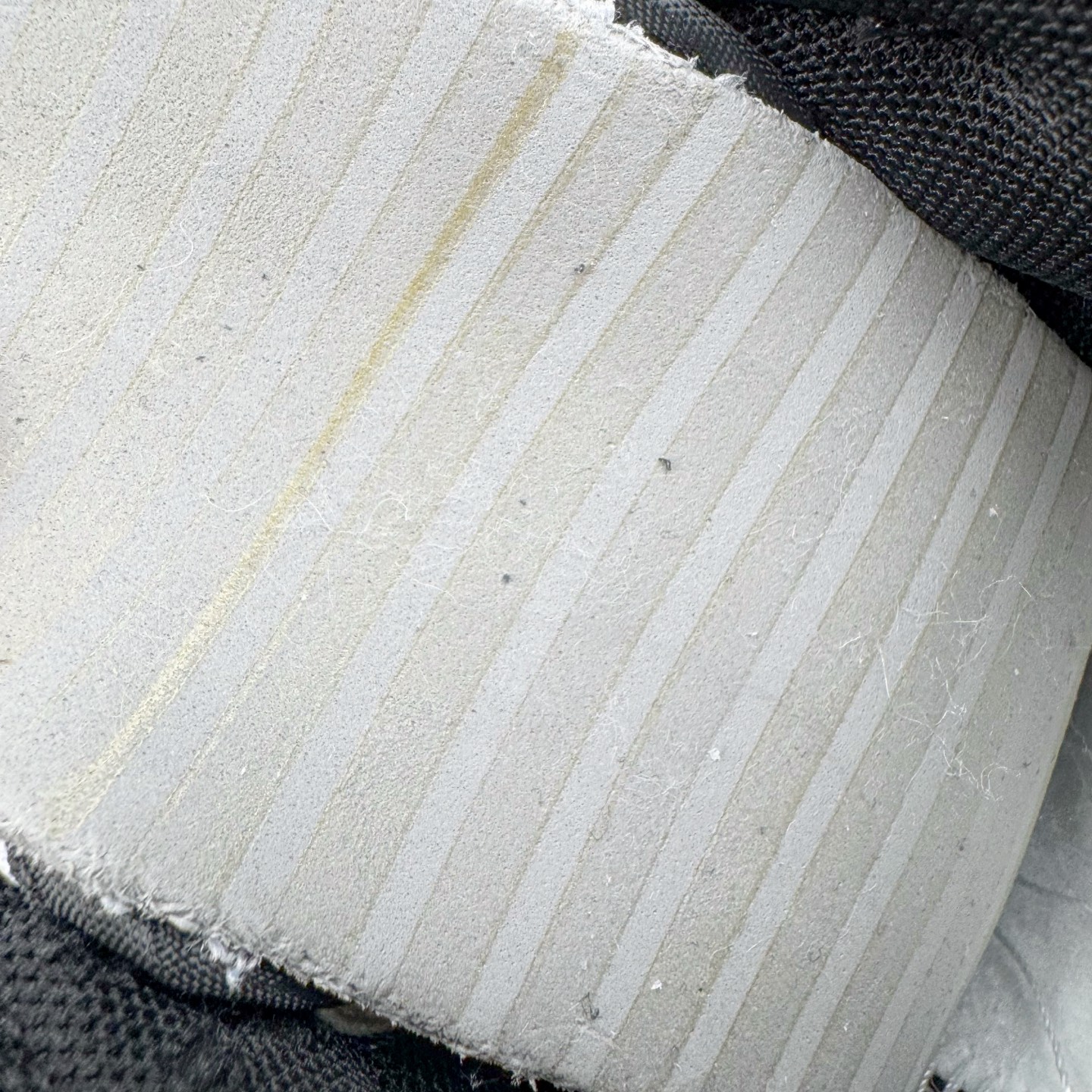 图片[11]-＃YC纯原 NK Dunk Low 黑焰 DD1391-100 当经典黑白撞裂酒红火焰尾，纯黑鞋面为画布，雪白中底作留白，哑光质地收敛锋芒。侧翼一抹猩红Swoosh撕裂沉寂，不张扬的暗色系下藏匿着高饱和度的视觉冲击。氧化做旧鞋底晕染出斑驳年代感，泼墨式斑点如时光锈迹，搭配鞋头暗红缝线的工业美学，在旧时光里燃烧的新潮符号。定制系列天花板 无原鞋不开发 全系列得物原鞋一比一校对开发 配色持续更新中 终端对接 优势输出 全套原厂楦头原纸板数据档案倾力打造 原汁原味莞产 极致还原 圈内最强针车工艺 高端零售指定版 广东原厂配套原盒原标 鞋盒分三个尺码段 原厂冲刀 超高清洁度 全鞋零毛边皮料切割 采用原厂百宏鞋带以及原厂百宏织唛舌标 内标可供原厂几率过验 进口原装条纹中底布 四线拉帮白色点胶 原厂拉帮手法遵循公司 原厂电绣 极致还原 尺码：36 36.5 37.5 38 38.5 39 40 40.5 41 42 42.5 43 44 44.5 45 46-选品中心