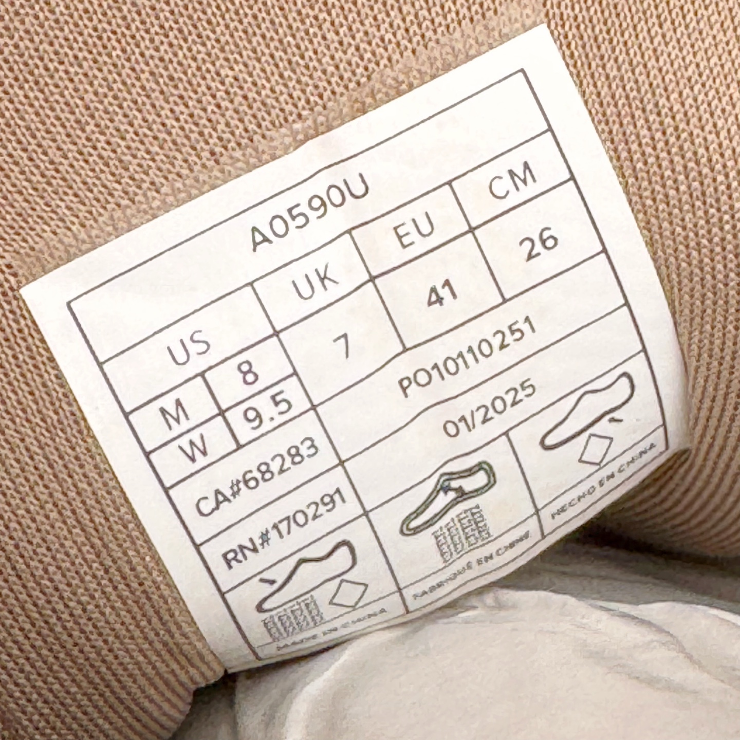 图片[11]-＃Lw纯原 Alo yoga Alo Runner 舒适百搭防滑耐磨低帮跑步鞋 Alo Yoga于2007年创立于洛杉矶，意在传播有意识的运动，同时激发人们的健康意识与创造力。品牌的核心理念在于制作能够带来完美体验的瑜伽服饰与功能性单品，让有意识的运动触入并改变生活。Alo Yoga将其设计延伸到日常服饰概念，坚持不懈地捕捉当代时尚潮流，将品牌的运动美学理念、精致前卫的设计与舒适功能面料完美结合。与此同时，Alo Yoga的设计受到了时尚界人士与名人们的追捧，Talor Swift、Kendall Jenner等街拍照片中都曾出现品牌不同单品的身影。尺码：36 36.5 37.5 38 38.5 39 40 40.5 41 42 42.5 43 44 44.5 45-选品中心