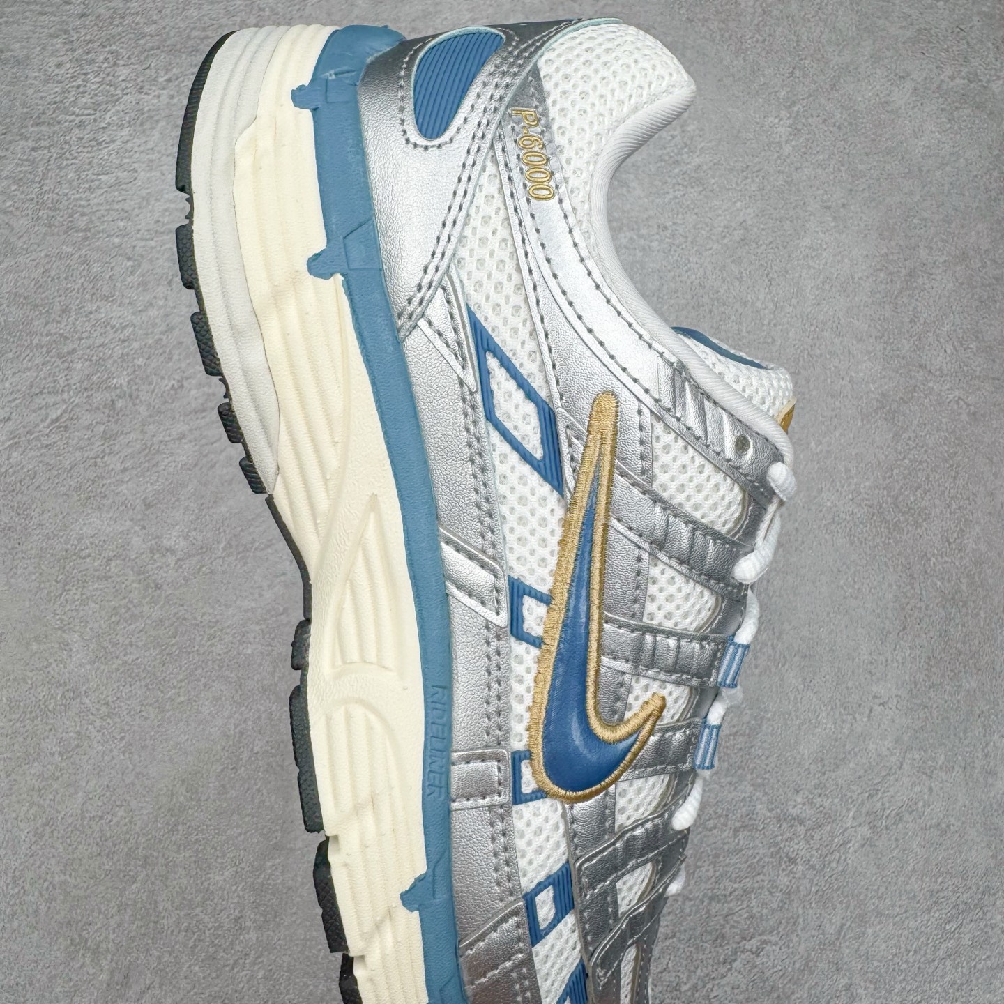 图片[6]-＃CS纯原 NK P-6000 系列低帮复古老爹风休闲运动舒适慢跑鞋 HJ7246-100 购入原鞋原装纸板楦头开发 独家私模四层组合大底 市场唯一正确版本 良心定价 新配色陆续出货 进口三文治网面 融合 Pegasus 过往运动鞋设计 助力 21 世纪早期跑步运动跃升时尚新高度 采用透气网眼布、运动风格线条和耐穿覆面 兼具吸睛外观和舒适感受 中底泡绵以田径赛道为灵感 打造厚实设计 缔造出众缓震性能 尺码：36 36.5 37.5 38 38.5 39 40 40.5 41 42 42.5 43 44 44.5 45-选品中心