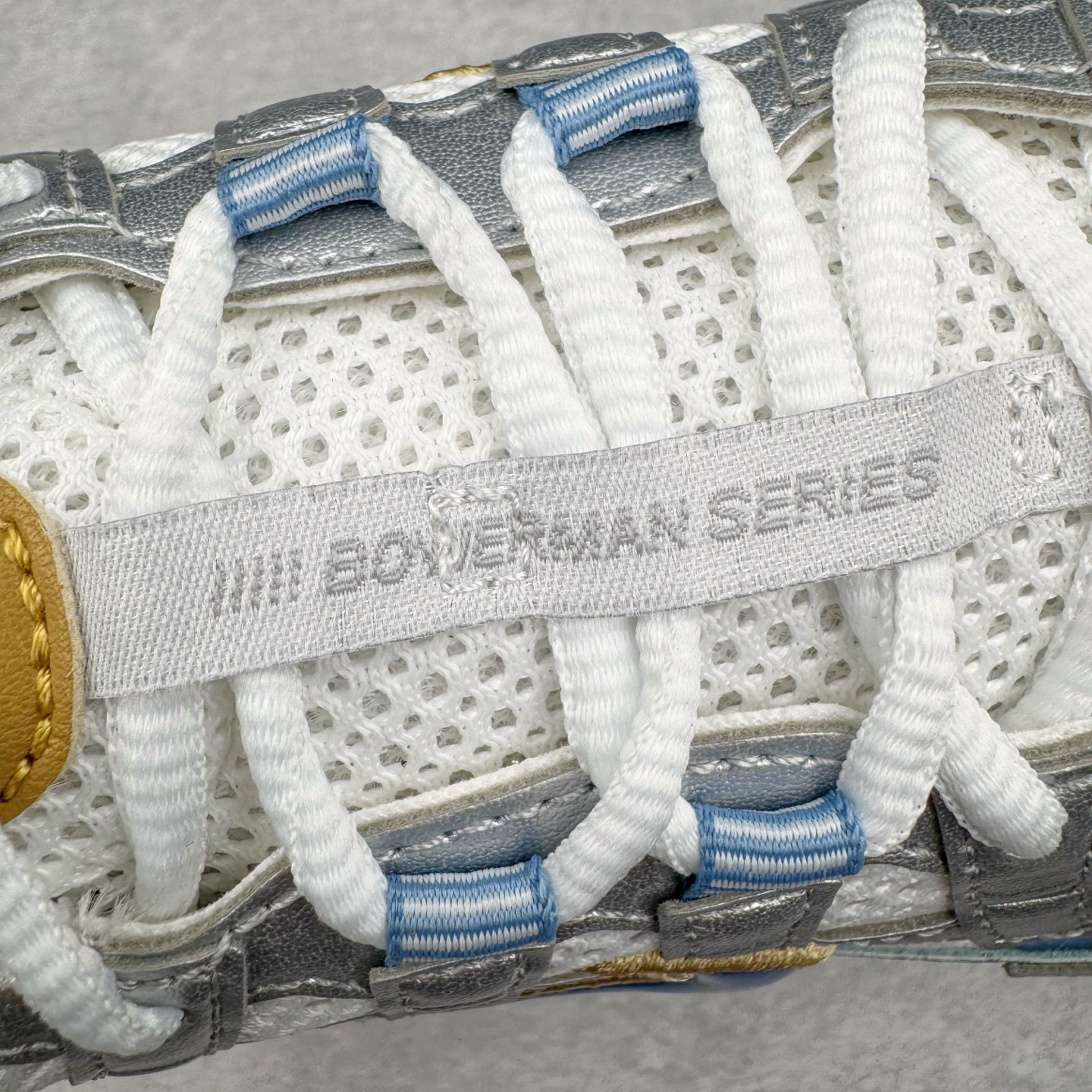 图片[15]-＃CS纯原 NK P-6000 系列低帮复古老爹风休闲运动舒适慢跑鞋 HJ7246-100 购入原鞋原装纸板楦头开发 独家私模四层组合大底 市场唯一正确版本 良心定价 新配色陆续出货 进口三文治网面 融合 Pegasus 过往运动鞋设计 助力 21 世纪早期跑步运动跃升时尚新高度 采用透气网眼布、运动风格线条和耐穿覆面 兼具吸睛外观和舒适感受 中底泡绵以田径赛道为灵感 打造厚实设计 缔造出众缓震性能 尺码：36 36.5 37.5 38 38.5 39 40 40.5 41 42 42.5 43 44 44.5 45-选品中心