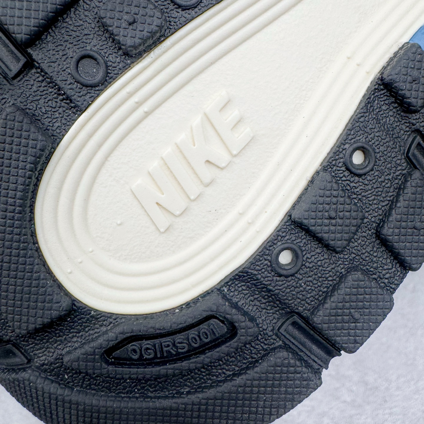 图片[21]-＃CS纯原 NK P-6000 系列低帮复古老爹风休闲运动舒适慢跑鞋 HJ7246-100 购入原鞋原装纸板楦头开发 独家私模四层组合大底 市场唯一正确版本 良心定价 新配色陆续出货 进口三文治网面 融合 Pegasus 过往运动鞋设计 助力 21 世纪早期跑步运动跃升时尚新高度 采用透气网眼布、运动风格线条和耐穿覆面 兼具吸睛外观和舒适感受 中底泡绵以田径赛道为灵感 打造厚实设计 缔造出众缓震性能 尺码：36 36.5 37.5 38 38.5 39 40 40.5 41 42 42.5 43 44 44.5 45-选品中心