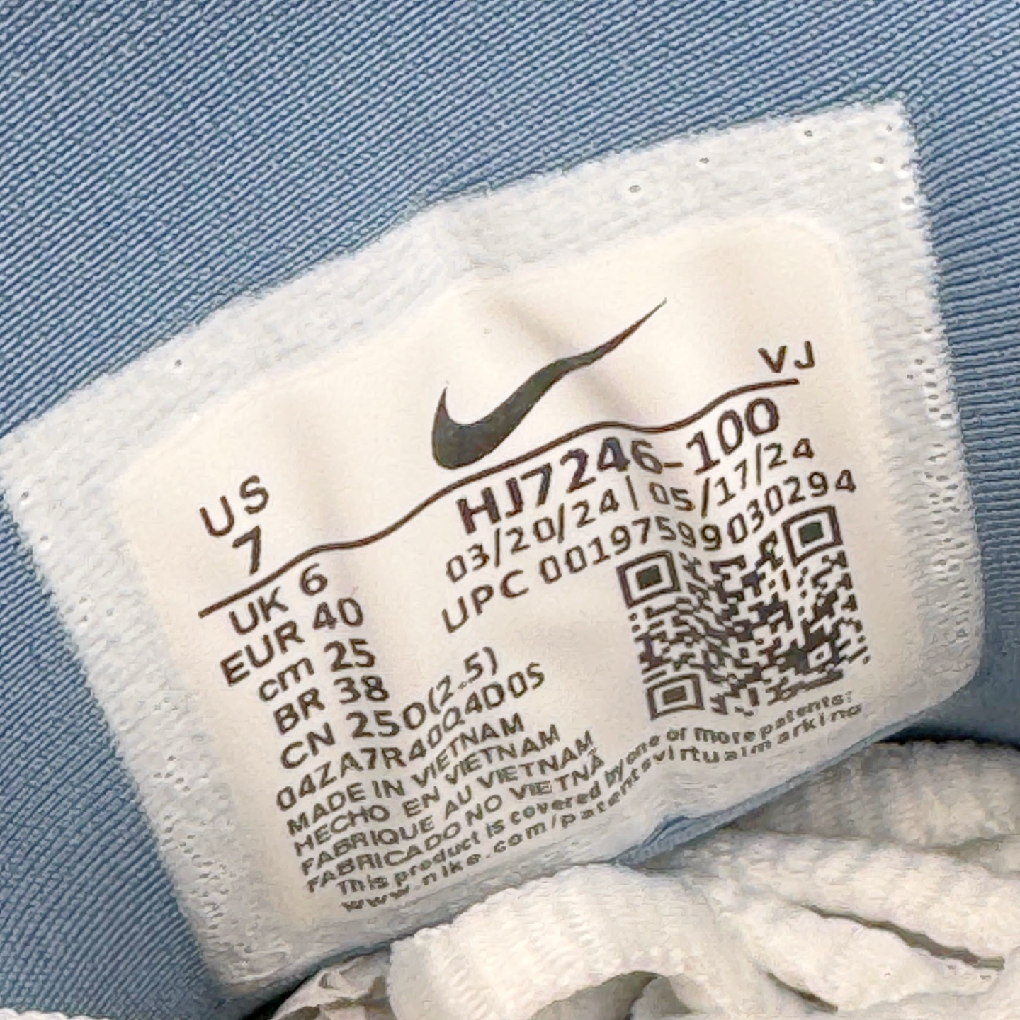 图片[12]-＃CS纯原 NK P-6000 系列低帮复古老爹风休闲运动舒适慢跑鞋 HJ7246-100 购入原鞋原装纸板楦头开发 独家私模四层组合大底 市场唯一正确版本 良心定价 新配色陆续出货 进口三文治网面 融合 Pegasus 过往运动鞋设计 助力 21 世纪早期跑步运动跃升时尚新高度 采用透气网眼布、运动风格线条和耐穿覆面 兼具吸睛外观和舒适感受 中底泡绵以田径赛道为灵感 打造厚实设计 缔造出众缓震性能 尺码：36 36.5 37.5 38 38.5 39 40 40.5 41 42 42.5 43 44 44.5 45-选品中心