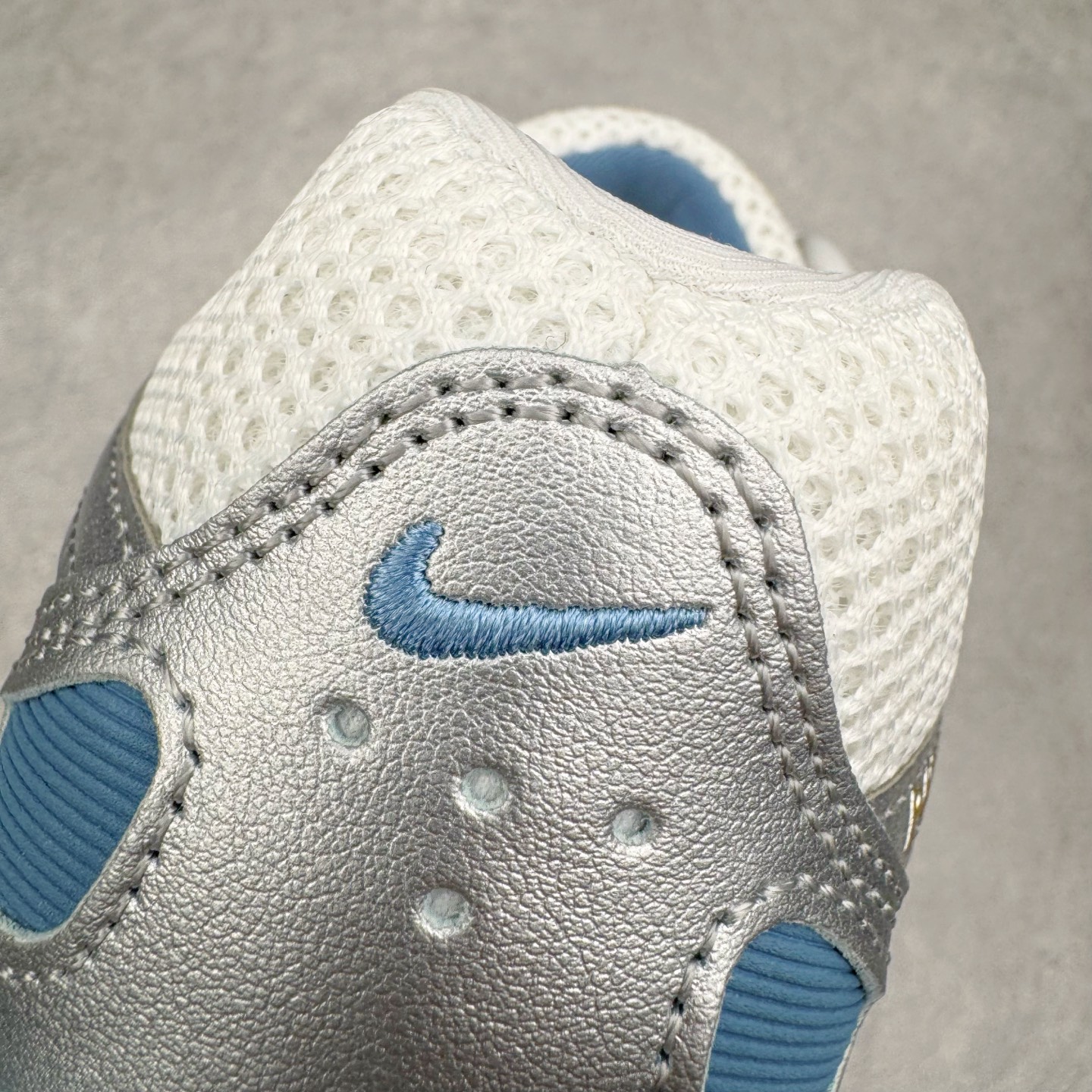 图片[17]-＃CS纯原 NK P-6000 系列低帮复古老爹风休闲运动舒适慢跑鞋 HJ7246-100 购入原鞋原装纸板楦头开发 独家私模四层组合大底 市场唯一正确版本 良心定价 新配色陆续出货 进口三文治网面 融合 Pegasus 过往运动鞋设计 助力 21 世纪早期跑步运动跃升时尚新高度 采用透气网眼布、运动风格线条和耐穿覆面 兼具吸睛外观和舒适感受 中底泡绵以田径赛道为灵感 打造厚实设计 缔造出众缓震性能 尺码：36 36.5 37.5 38 38.5 39 40 40.5 41 42 42.5 43 44 44.5 45-选品中心