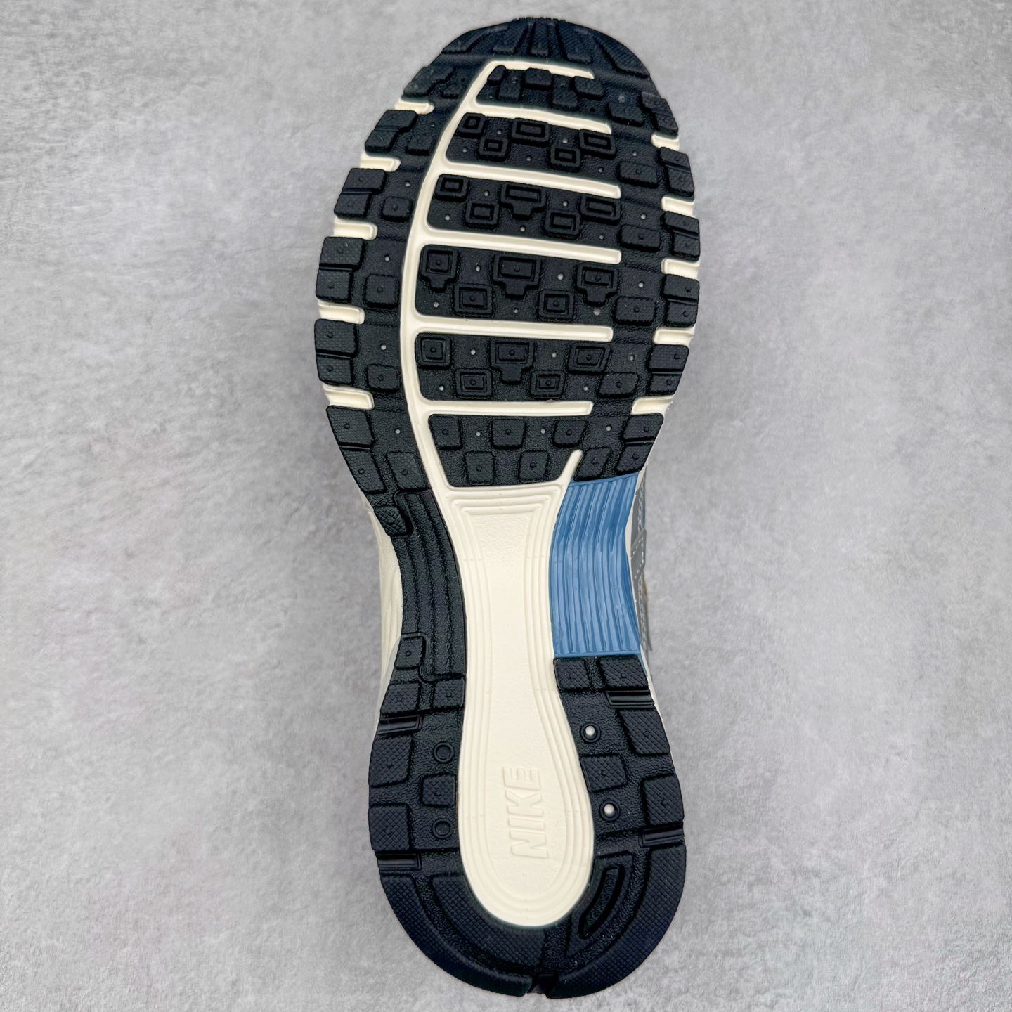 图片[9]-＃CS纯原 NK P-6000 系列低帮复古老爹风休闲运动舒适慢跑鞋 HJ7246-100 购入原鞋原装纸板楦头开发 独家私模四层组合大底 市场唯一正确版本 良心定价 新配色陆续出货 进口三文治网面 融合 Pegasus 过往运动鞋设计 助力 21 世纪早期跑步运动跃升时尚新高度 采用透气网眼布、运动风格线条和耐穿覆面 兼具吸睛外观和舒适感受 中底泡绵以田径赛道为灵感 打造厚实设计 缔造出众缓震性能 尺码：36 36.5 37.5 38 38.5 39 40 40.5 41 42 42.5 43 44 44.5 45-选品中心