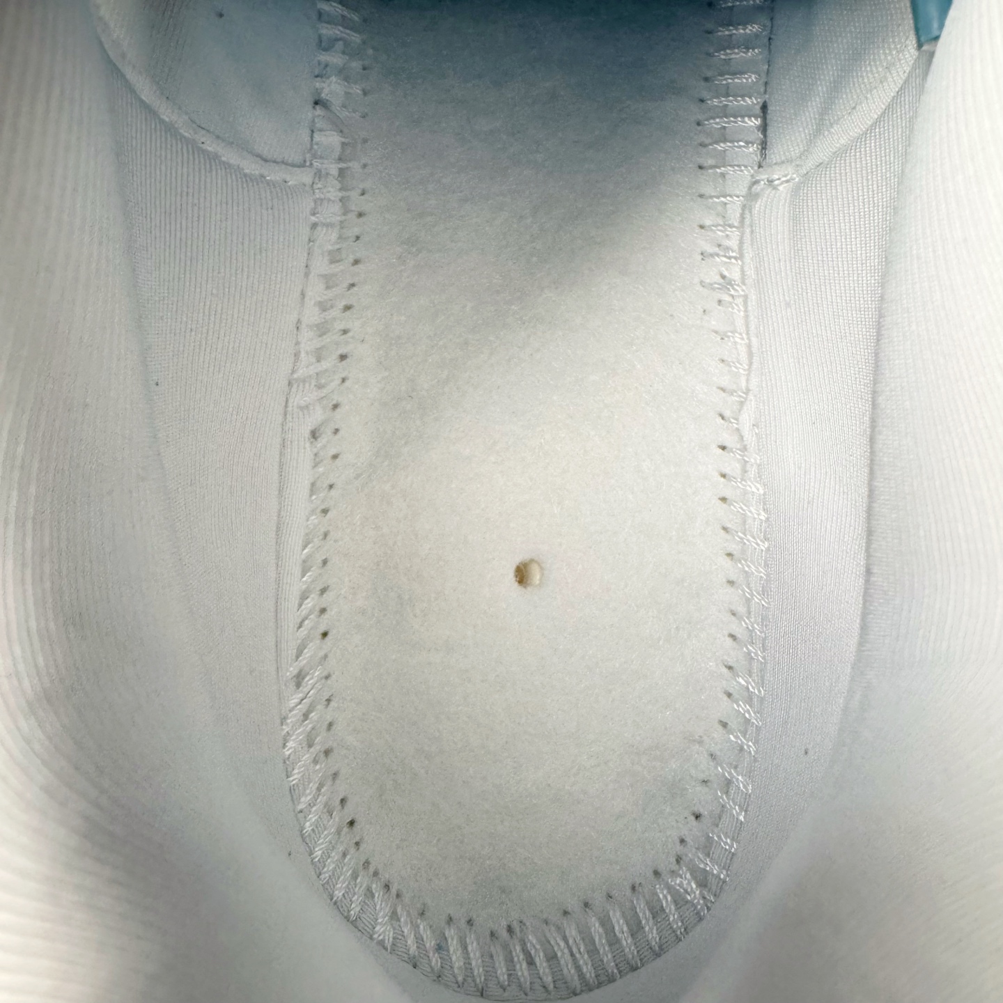 图片[10]-＃CS纯原 NK P-6000 系列低帮复古老爹风休闲运动舒适慢跑鞋 HJ7246-100 购入原鞋原装纸板楦头开发 独家私模四层组合大底 市场唯一正确版本 良心定价 新配色陆续出货 进口三文治网面 融合 Pegasus 过往运动鞋设计 助力 21 世纪早期跑步运动跃升时尚新高度 采用透气网眼布、运动风格线条和耐穿覆面 兼具吸睛外观和舒适感受 中底泡绵以田径赛道为灵感 打造厚实设计 缔造出众缓震性能 尺码：36 36.5 37.5 38 38.5 39 40 40.5 41 42 42.5 43 44 44.5 45-选品中心