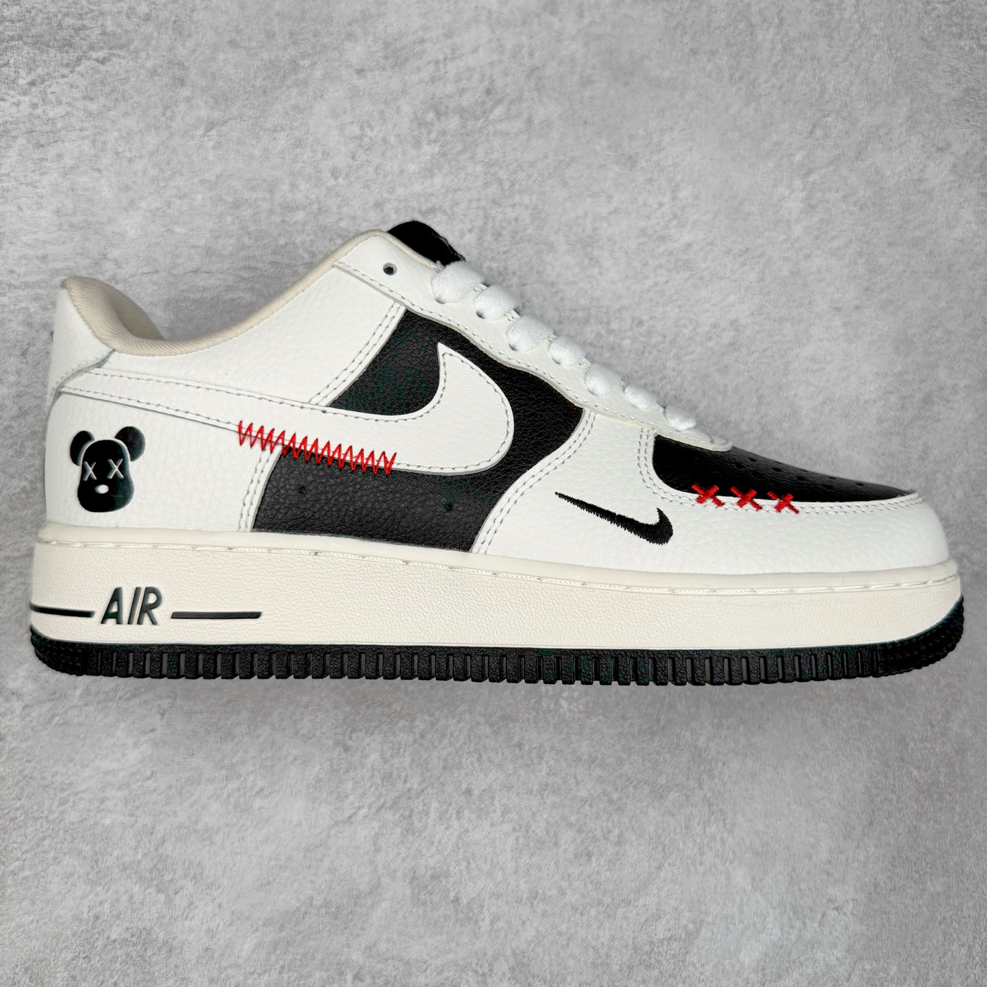 NK Air Force 1´07 Low 空军一号低帮百搭休闲运动板鞋 KJ1688-008 柔软、弹性十足的缓震性能和出色的中底设计 横跨复古与现代的外型结合 造就出风靡全球 三十多年的Force 1 直到今天还深受青睐 实拍调校N版已经零色差零失真 百分百还原实物色彩所见即所得 不存在货不对板色差等低级问题 选购参考实物拍摄 不混卖不参货 只用心做好货严格选品 承诺混一赔十 尺码：36 36.5 37.5 38 38.5 39 40 40.5 41 42 42.5 43 44 44.5 45-选品中心