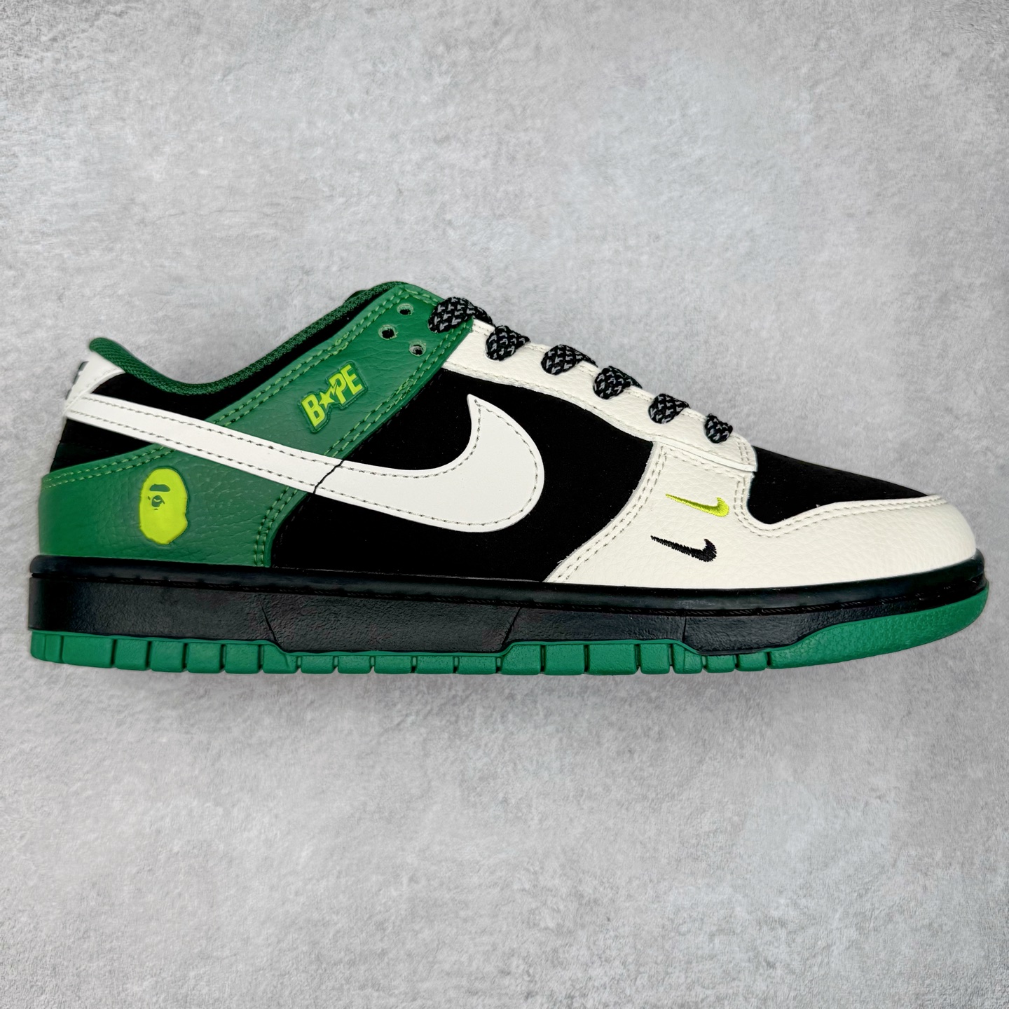 NK Dunk Low 定制配色 QW5836-015 大厂出品 极力推荐 原装头层材料 独家版型蒸餾加工帶來的是更好的视觉和脚感体验大厂纯原品质出货 清洁度 电绣工艺 皮料切割干净无任何毛边 细节完美 实拍调校N版已经零色差零失真 百分百还原实物色彩所见即所得 不存在货不对板色差等低级问题 选购参考实物拍摄 不混卖不参货 只用心做好货严格选品 承诺混一赔十 尺码：36 36.5 37.5 38 38.5 39 40 40.5 41 42 42.5 43 44 44.5 45-选品中心