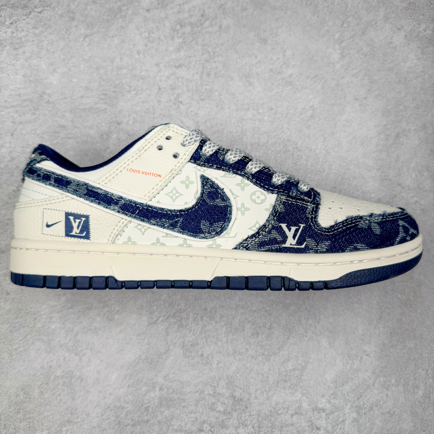 NK Dunk Low 定制配色 YX5066-386 大厂出品 极力推荐 原装头层材料 独家版型蒸餾加工帶來的是更好的视觉和脚感体验大厂纯原品质出货 清洁度 电绣工艺 皮料切割干净无任何毛边 细节完美 实拍调校N版已经零色差零失真 百分百还原实物色彩所见即所得 不存在货不对板色差等低级问题 选购参考实物拍摄 不混卖不参货 只用心做好货严格选品 承诺混一赔十 尺码：36 36.5 37.5 38 38.5 39 40 40.5 41 42 42.5 43 44 44.5 45-选品中心