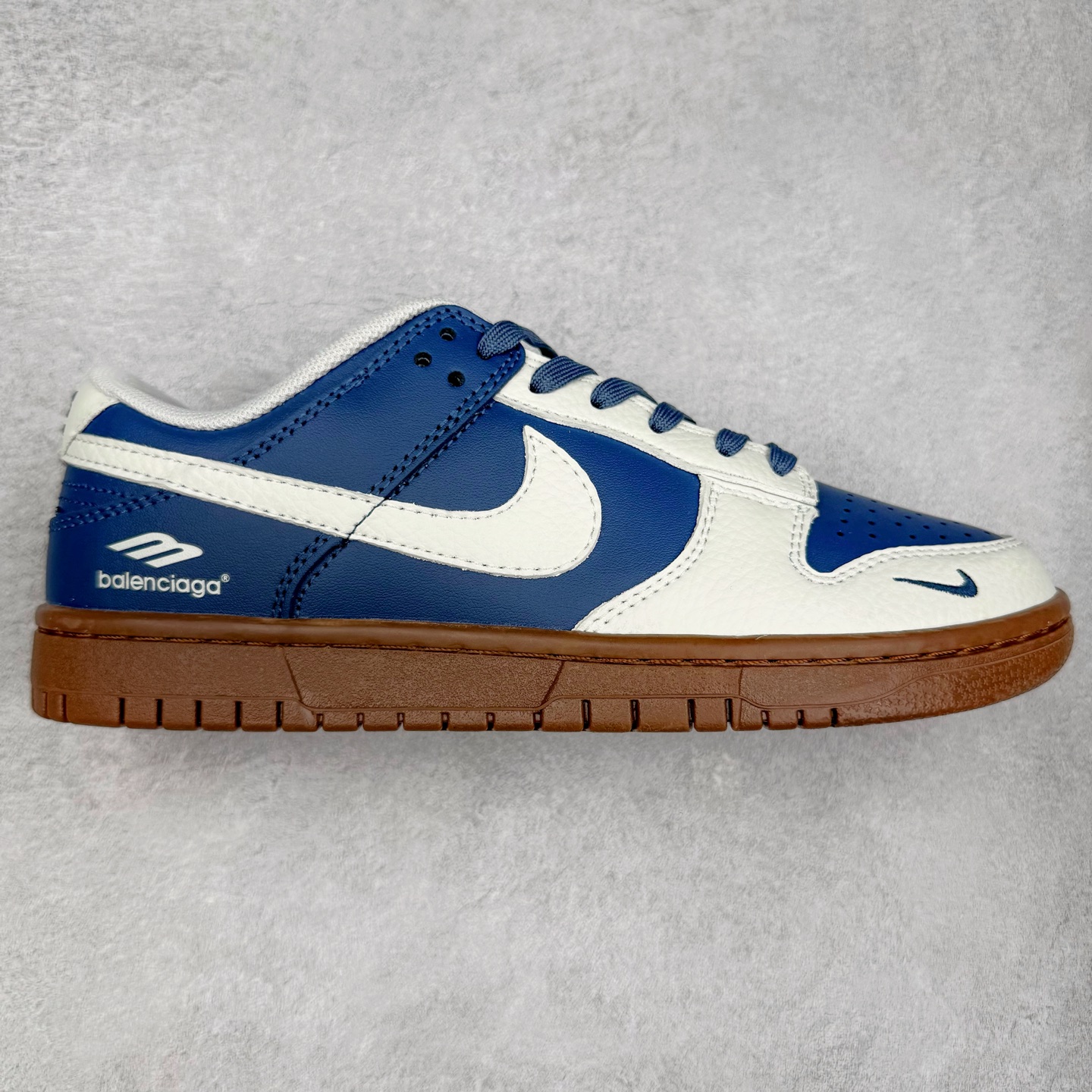 NK Dunk Low 定制配色 YX5066-367 大厂出品 极力推荐 原装头层材料 独家版型蒸餾加工帶來的是更好的视觉和脚感体验大厂纯原品质出货 清洁度 电绣工艺 皮料切割干净无任何毛边 细节完美 实拍调校N版已经零色差零失真 百分百还原实物色彩所见即所得 不存在货不对板色差等低级问题 选购参考实物拍摄 不混卖不参货 只用心做好货严格选品 承诺混一赔十 尺码：36 36.5 37.5 38 38.5 39 40 40.5 41 42 42.5 43 44 44.5 45-选品中心