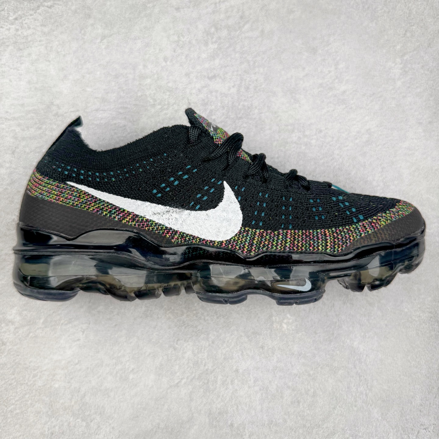 ＃纯原福利 NK Air VaporMax 2023 Flyknit FK 2023款大气垫系列低帮针织休闲运动全掌气垫慢跑鞋 原楦原纸版数据开发 采用全新双层纹路织法Flyknit织法编织鞋面材质 搭载原数据开发全掌Air Max球状透明缓震气垫 外置橡胶外底模块 NK Air VaporMax系列自2017年初问世以来 就凭借着独特的设计和超棒的脚感 成为了时尚潮人和跑步爱好者们的心头好 鞋底前侧加入Mini Swoosh 设计 与鞋身相呼应 鞋面采用 Flyknit 材质制成 可以提供出色包裹性的同时 也有着不错的透气效果 最后黄色气垫收尾 完善整双鞋设计 尺码：36 36.5 37.5 38 38.5 39 40 40.5 41 42 42.5 43 44 44.5 45-选品中心