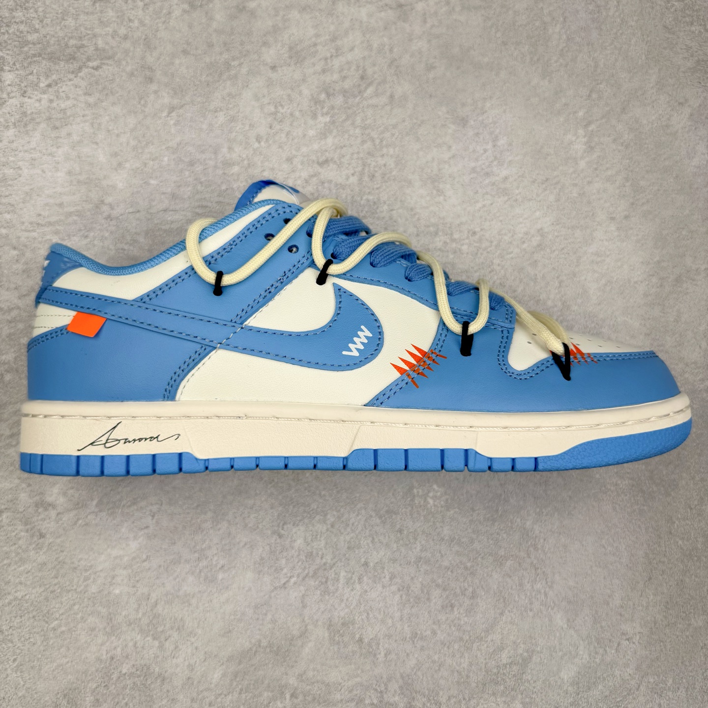 NK Dunk Low DV0833-113 定制系列天花板 无原鞋不开发 全系列得物原鞋一比一校对开发 配色持续更新中 终端对接 优势输出 全套原厂楦头原纸板数据档案倾力打造 原汁原味莞产 极致还原 圈内最强针车工艺 高端零售指定版 广东原厂配套原盒原标 鞋盒分三个尺码段 原厂冲刀 超高清洁度 全鞋零毛边皮料切割 采用原厂百宏鞋带以及原厂百宏织唛舌标 内标可供原厂几率过验 进口原装条纹中底布 四线拉帮白色点胶 原厂拉帮手法遵循公司 原厂电绣 极致还原 尺码：36 36.5 37.5 38 38.5 39 40 40.5 41 42 42.5 43 44 44.5 45 46-选品中心