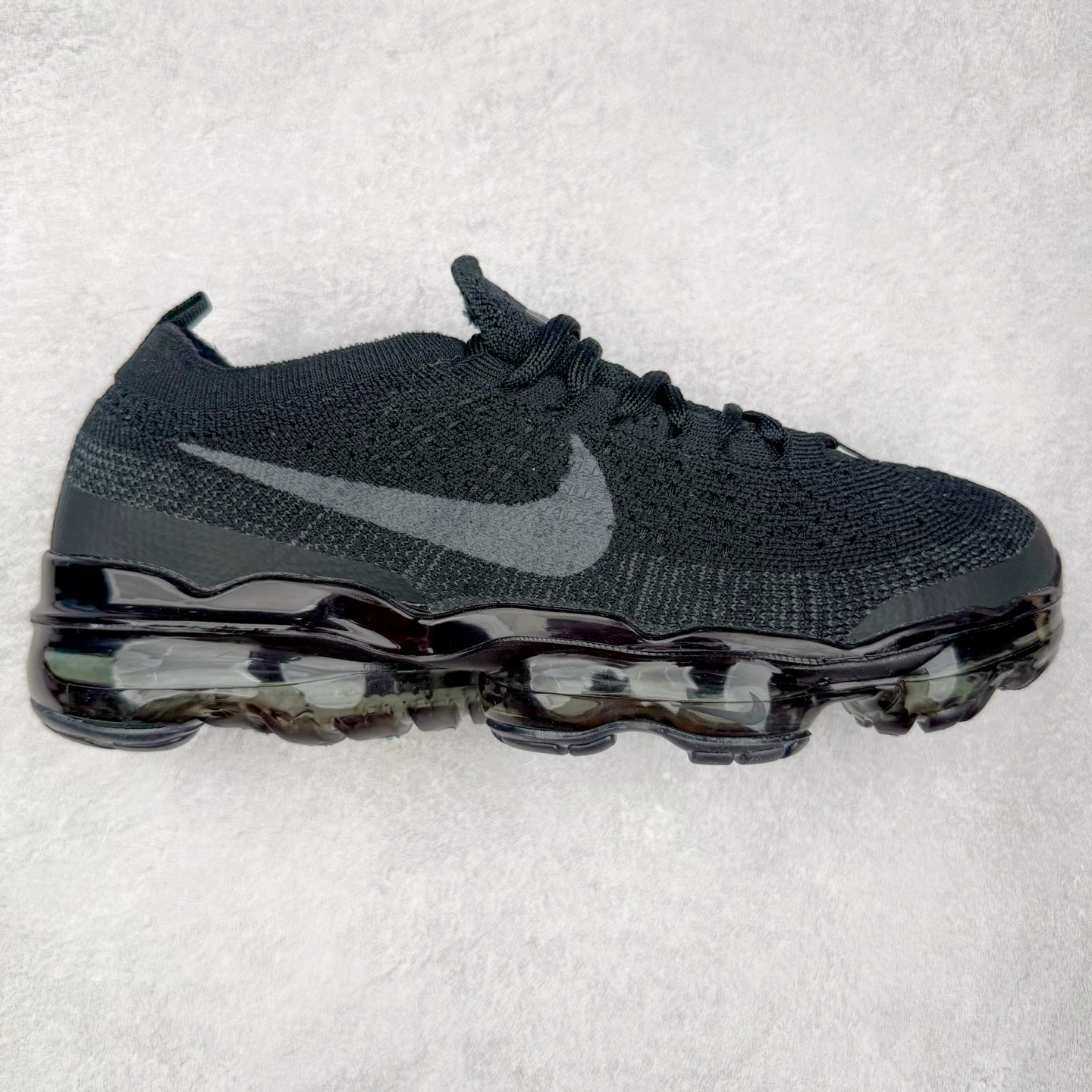 ＃纯原福利 NK Air VaporMax 2023 Flyknit FK 2023款大气垫系列低帮针织休闲运动全掌气垫慢跑鞋 原楦原纸版数据开发 采用全新双层纹路织法Flyknit织法编织鞋面材质 搭载原数据开发全掌Air Max球状透明缓震气垫 外置橡胶外底模块 NK Air VaporMax系列自2017年初问世以来 就凭借着独特的设计和超棒的脚感 成为了时尚潮人和跑步爱好者们的心头好 鞋底前侧加入Mini Swoosh 设计 与鞋身相呼应 鞋面采用 Flyknit 材质制成 可以提供出色包裹性的同时 也有着不错的透气效果 最后黄色气垫收尾 完善整双鞋设计 尺码：36 36.5 37.5 38 38.5 39 40 40.5 41 42 42.5 43 44 44.5 45-选品中心