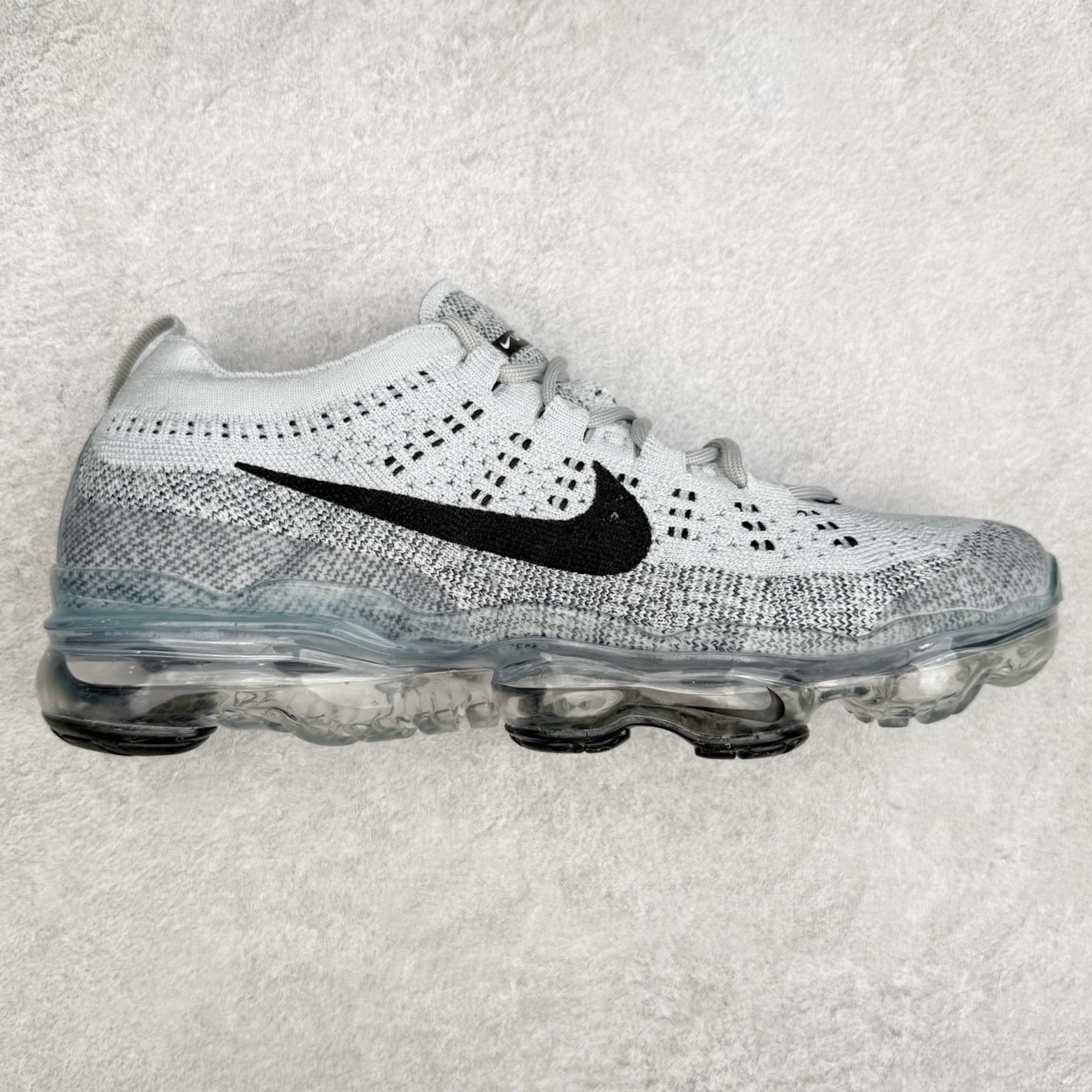图片[10]-＃纯原福利 NK Air VaporMax 2023 Flyknit FK 2023款大气垫系列低帮针织休闲运动全掌气垫慢跑鞋 原楦原纸版数据开发 采用全新双层纹路织法Flyknit织法编织鞋面材质 搭载原数据开发全掌Air Max球状透明缓震气垫 外置橡胶外底模块 NK Air VaporMax系列自2017年初问世以来 就凭借着独特的设计和超棒的脚感 成为了时尚潮人和跑步爱好者们的心头好 鞋底前侧加入Mini Swoosh 设计 与鞋身相呼应 鞋面采用 Flyknit 材质制成 可以提供出色包裹性的同时 也有着不错的透气效果 最后黄色气垫收尾 完善整双鞋设计 尺码：36 36.5 37.5 38 38.5 39 40 40.5 41 42 42.5 43 44 44.5 45-选品中心