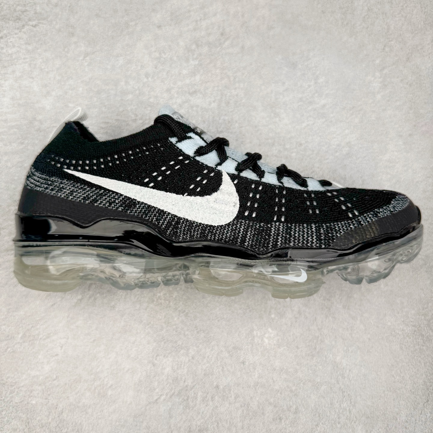 图片[3]-＃纯原福利 NK Air VaporMax 2023 Flyknit FK 2023款大气垫系列低帮针织休闲运动全掌气垫慢跑鞋 原楦原纸版数据开发 采用全新双层纹路织法Flyknit织法编织鞋面材质 搭载原数据开发全掌Air Max球状透明缓震气垫 外置橡胶外底模块 NK Air VaporMax系列自2017年初问世以来 就凭借着独特的设计和超棒的脚感 成为了时尚潮人和跑步爱好者们的心头好 鞋底前侧加入Mini Swoosh 设计 与鞋身相呼应 鞋面采用 Flyknit 材质制成 可以提供出色包裹性的同时 也有着不错的透气效果 最后黄色气垫收尾 完善整双鞋设计 尺码：36 36.5 37.5 38 38.5 39 40 40.5 41 42 42.5 43 44 44.5 45-选品中心