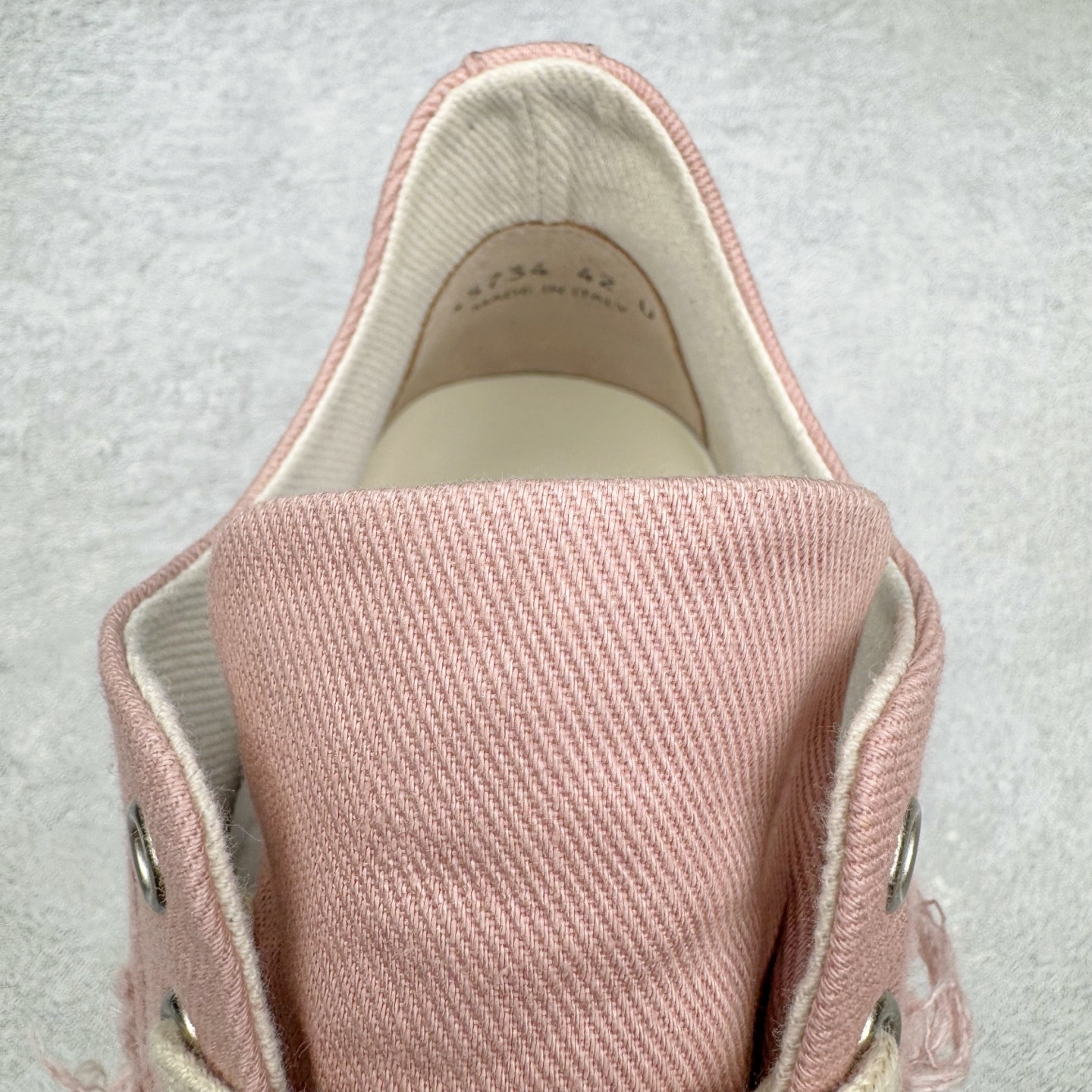 图片[14]-＃DG纯原 Rick Owens Drkshdw 瑞克·欧文斯低帮牛仔布时尚运动板鞋 粉色 二级市场已经7K以上 平台客户随意卖四位数 RO广东原厂出品 纯原天花板 原版一比一复刻 冲正绝不翻车 还原度达到百分之98以上 原楦开发纸版版型 ZP拆解原版1：1复模裁片纸版 力求做到0错位 这样才能达到和zp一致的鞋型味道 采用进口cnc数控机床开发对版独家tpu奶香大底 区别于市场所有版本 zp同源定制尼龙布 达到和zp一致手感 原厂进口细纹布 万邦订购原厂高弹粉红色海绵 内里搭配软质细腻羊皮 TPU高密度大底 软硬度透光度高已经测试和原版一致 尺码：36 37 38 39 40 41 42 43 44 45 46-选品中心