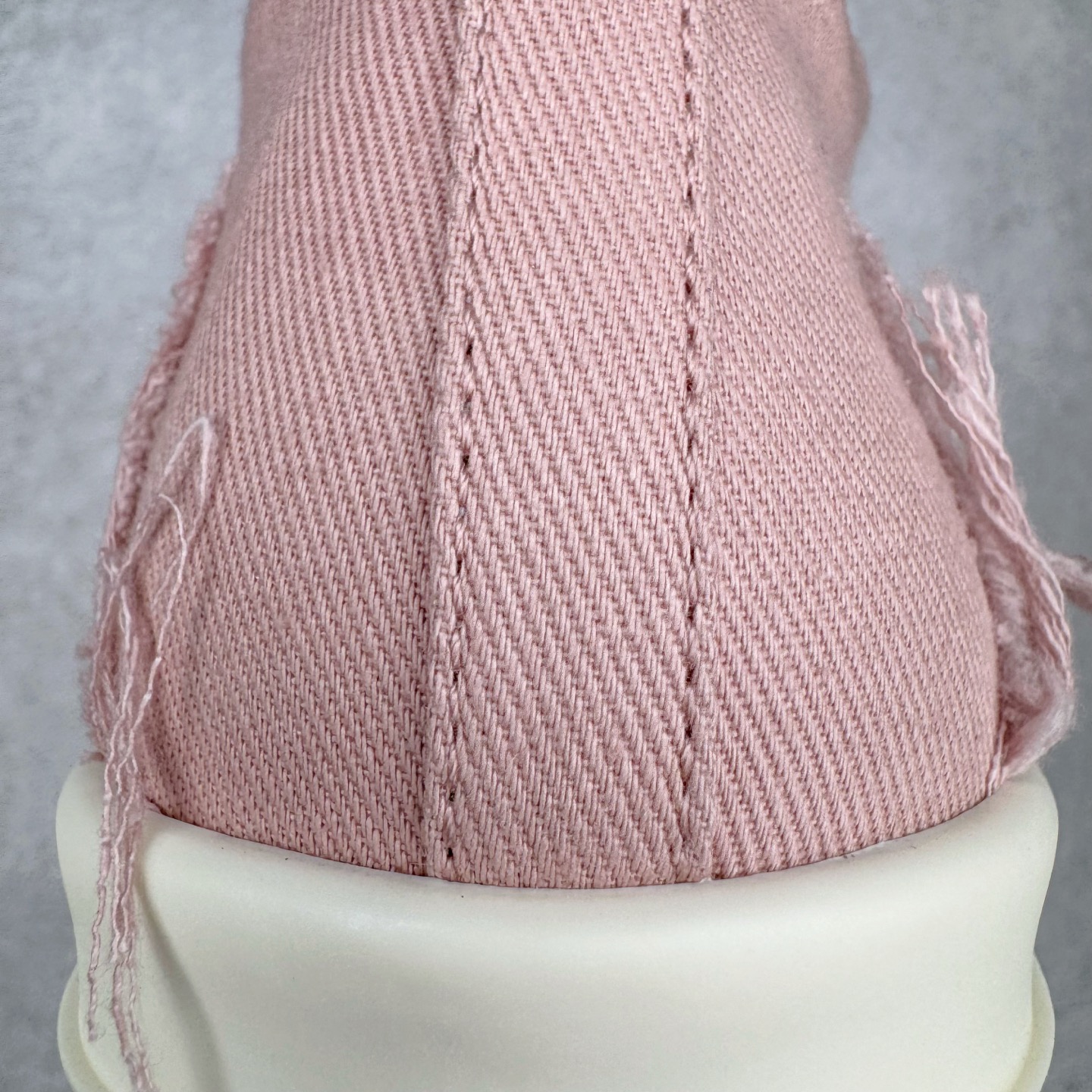 图片[19]-＃DG纯原 Rick Owens Drkshdw 瑞克·欧文斯低帮牛仔布时尚运动板鞋 粉色 二级市场已经7K以上 平台客户随意卖四位数 RO广东原厂出品 纯原天花板 原版一比一复刻 冲正绝不翻车 还原度达到百分之98以上 原楦开发纸版版型 ZP拆解原版1：1复模裁片纸版 力求做到0错位 这样才能达到和zp一致的鞋型味道 采用进口cnc数控机床开发对版独家tpu奶香大底 区别于市场所有版本 zp同源定制尼龙布 达到和zp一致手感 原厂进口细纹布 万邦订购原厂高弹粉红色海绵 内里搭配软质细腻羊皮 TPU高密度大底 软硬度透光度高已经测试和原版一致 尺码：36 37 38 39 40 41 42 43 44 45 46-选品中心