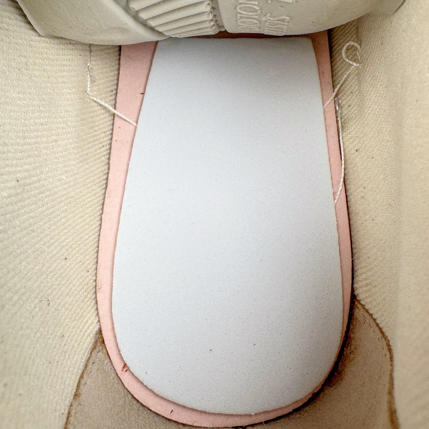 图片[10]-＃DG纯原 Rick Owens Drkshdw 瑞克·欧文斯低帮牛仔布时尚运动板鞋 粉色 二级市场已经7K以上 平台客户随意卖四位数 RO广东原厂出品 纯原天花板 原版一比一复刻 冲正绝不翻车 还原度达到百分之98以上 原楦开发纸版版型 ZP拆解原版1：1复模裁片纸版 力求做到0错位 这样才能达到和zp一致的鞋型味道 采用进口cnc数控机床开发对版独家tpu奶香大底 区别于市场所有版本 zp同源定制尼龙布 达到和zp一致手感 原厂进口细纹布 万邦订购原厂高弹粉红色海绵 内里搭配软质细腻羊皮 TPU高密度大底 软硬度透光度高已经测试和原版一致 尺码：36 37 38 39 40 41 42 43 44 45 46-选品中心