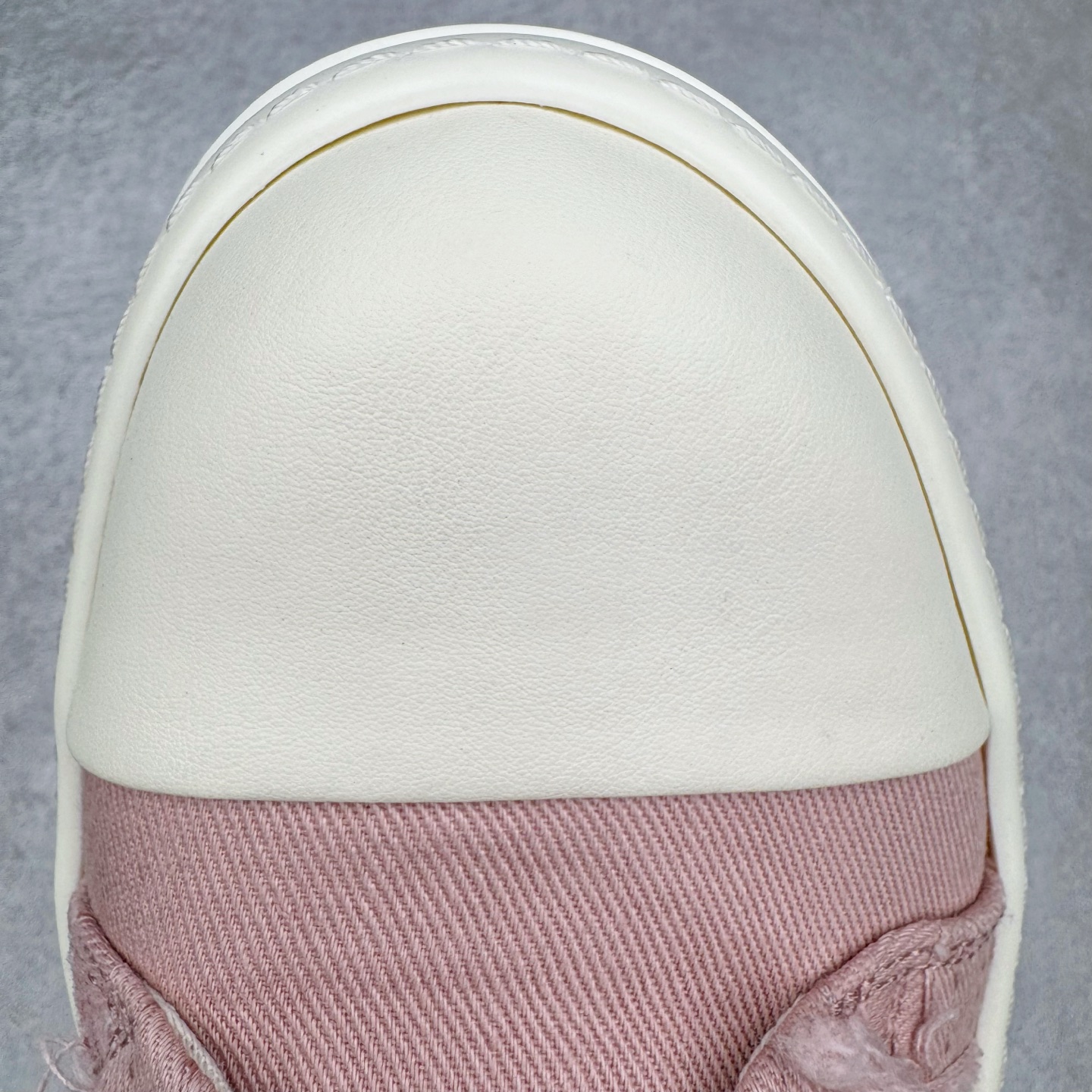 图片[15]-＃DG纯原 Rick Owens Drkshdw 瑞克·欧文斯低帮牛仔布时尚运动板鞋 粉色 二级市场已经7K以上 平台客户随意卖四位数 RO广东原厂出品 纯原天花板 原版一比一复刻 冲正绝不翻车 还原度达到百分之98以上 原楦开发纸版版型 ZP拆解原版1：1复模裁片纸版 力求做到0错位 这样才能达到和zp一致的鞋型味道 采用进口cnc数控机床开发对版独家tpu奶香大底 区别于市场所有版本 zp同源定制尼龙布 达到和zp一致手感 原厂进口细纹布 万邦订购原厂高弹粉红色海绵 内里搭配软质细腻羊皮 TPU高密度大底 软硬度透光度高已经测试和原版一致 尺码：36 37 38 39 40 41 42 43 44 45 46-选品中心