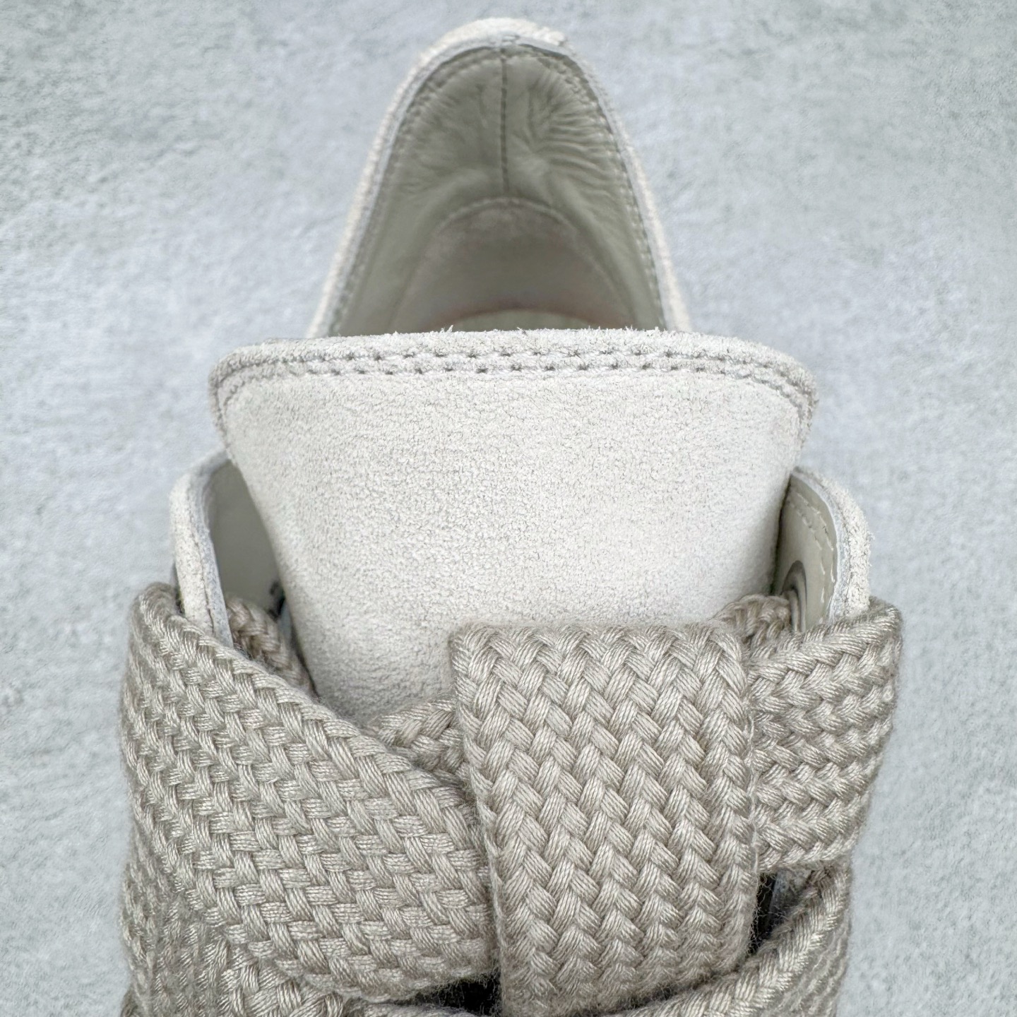 图片[15]-＃DG纯原 Rick Owens Drkshdw 瑞克·欧文斯低帮皮面时尚运动板鞋 奶白 二级市场已经7K以上 平台客户随意卖四位数 RO广东原厂出品 纯原天花板 原版一比一复刻 冲正绝不翻车 还原度达到百分之98以上 原楦开发纸版版型 ZP拆解原版1：1复模裁片纸版 力求做到0错位 这样才能达到和zp一致的鞋型味道 采用进口cnc数控机床开发对版独家tpu奶香大底 区别于市场所有版本 zp同源全头层粒面小牛皮 达到和zp一致手感 原厂进口细纹布 万邦订购原厂高弹粉红色海绵 内里搭配软质细腻羊皮 TPU高密度大底 软硬度透光度高已经测试和原版一致 尺码：36 37 38 39 40 41 42 43 44 45 46-选品中心