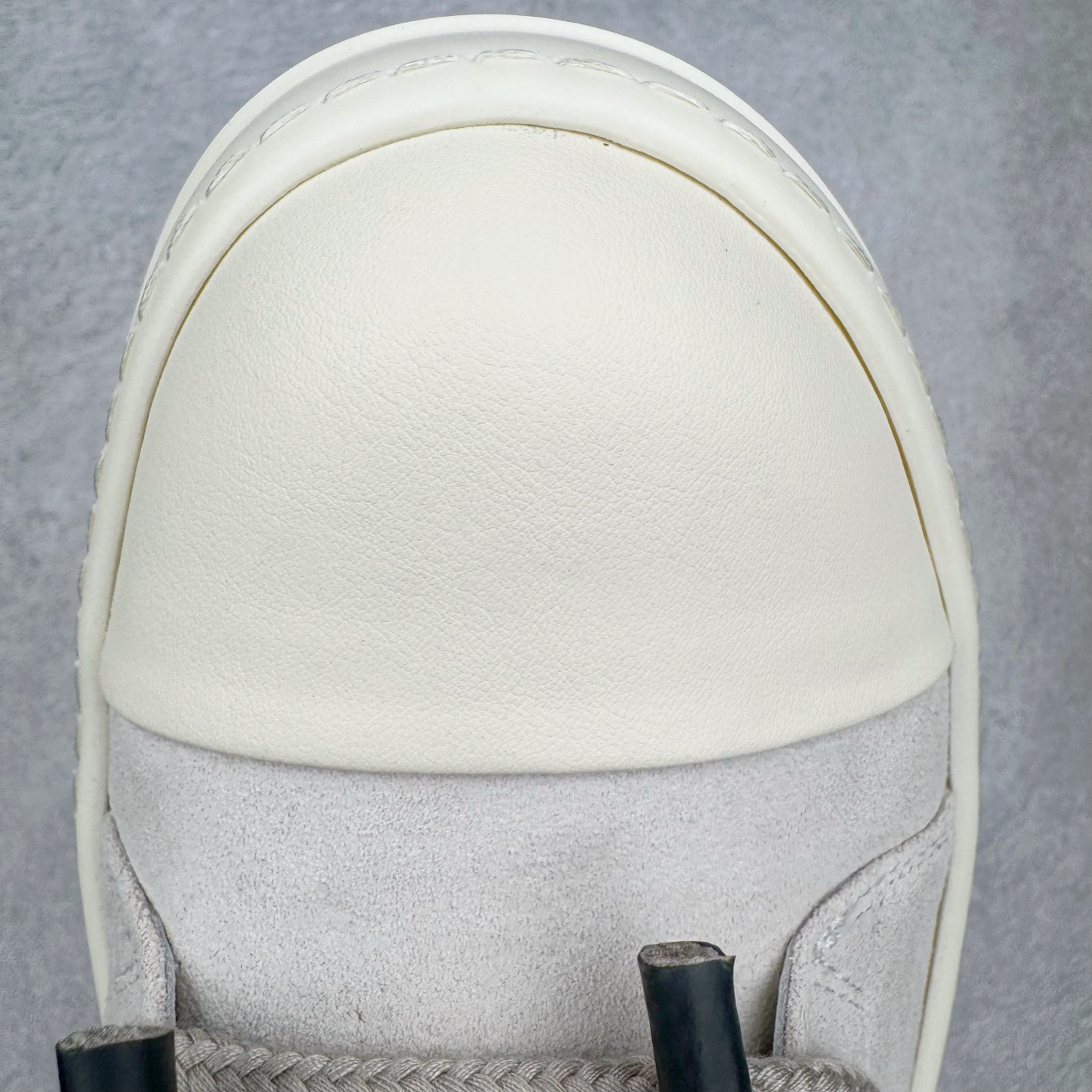 图片[17]-＃DG纯原 Rick Owens Drkshdw 瑞克·欧文斯低帮皮面时尚运动板鞋 奶白 二级市场已经7K以上 平台客户随意卖四位数 RO广东原厂出品 纯原天花板 原版一比一复刻 冲正绝不翻车 还原度达到百分之98以上 原楦开发纸版版型 ZP拆解原版1：1复模裁片纸版 力求做到0错位 这样才能达到和zp一致的鞋型味道 采用进口cnc数控机床开发对版独家tpu奶香大底 区别于市场所有版本 zp同源全头层粒面小牛皮 达到和zp一致手感 原厂进口细纹布 万邦订购原厂高弹粉红色海绵 内里搭配软质细腻羊皮 TPU高密度大底 软硬度透光度高已经测试和原版一致 尺码：36 37 38 39 40 41 42 43 44 45 46-选品中心