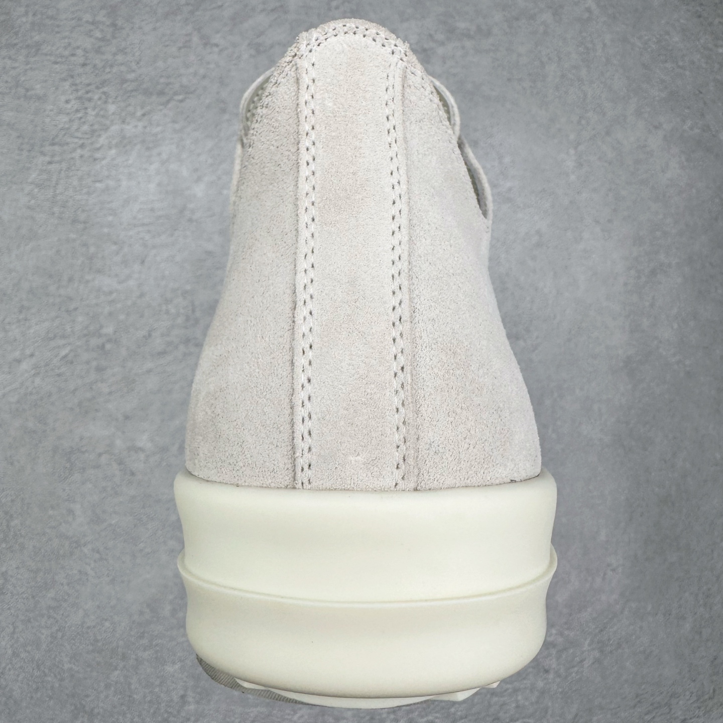 图片[8]-＃DG纯原 Rick Owens Drkshdw 瑞克·欧文斯低帮皮面时尚运动板鞋 奶白 二级市场已经7K以上 平台客户随意卖四位数 RO广东原厂出品 纯原天花板 原版一比一复刻 冲正绝不翻车 还原度达到百分之98以上 原楦开发纸版版型 ZP拆解原版1：1复模裁片纸版 力求做到0错位 这样才能达到和zp一致的鞋型味道 采用进口cnc数控机床开发对版独家tpu奶香大底 区别于市场所有版本 zp同源全头层粒面小牛皮 达到和zp一致手感 原厂进口细纹布 万邦订购原厂高弹粉红色海绵 内里搭配软质细腻羊皮 TPU高密度大底 软硬度透光度高已经测试和原版一致 尺码：36 37 38 39 40 41 42 43 44 45 46-选品中心