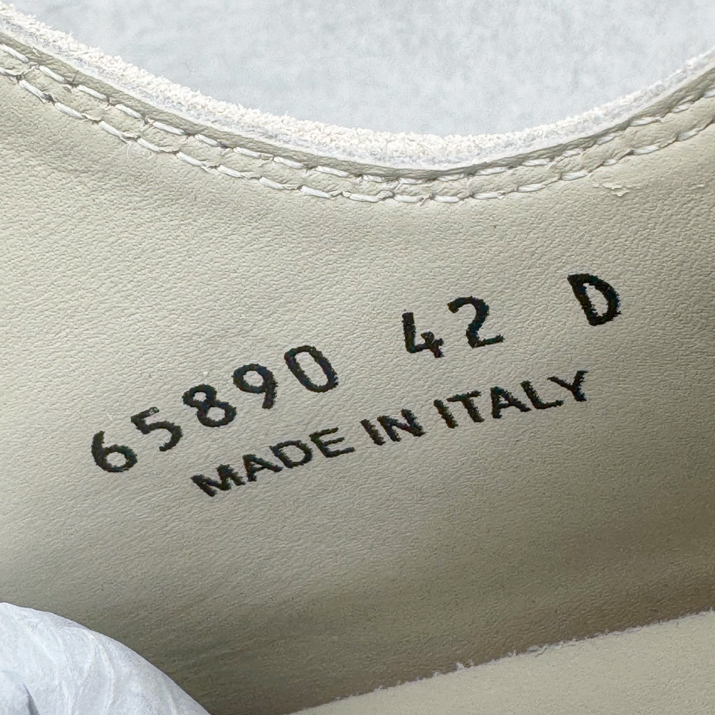 图片[12]-＃DG纯原 Rick Owens Drkshdw 瑞克·欧文斯低帮皮面时尚运动板鞋 奶白 二级市场已经7K以上 平台客户随意卖四位数 RO广东原厂出品 纯原天花板 原版一比一复刻 冲正绝不翻车 还原度达到百分之98以上 原楦开发纸版版型 ZP拆解原版1：1复模裁片纸版 力求做到0错位 这样才能达到和zp一致的鞋型味道 采用进口cnc数控机床开发对版独家tpu奶香大底 区别于市场所有版本 zp同源全头层粒面小牛皮 达到和zp一致手感 原厂进口细纹布 万邦订购原厂高弹粉红色海绵 内里搭配软质细腻羊皮 TPU高密度大底 软硬度透光度高已经测试和原版一致 尺码：36 37 38 39 40 41 42 43 44 45 46-选品中心