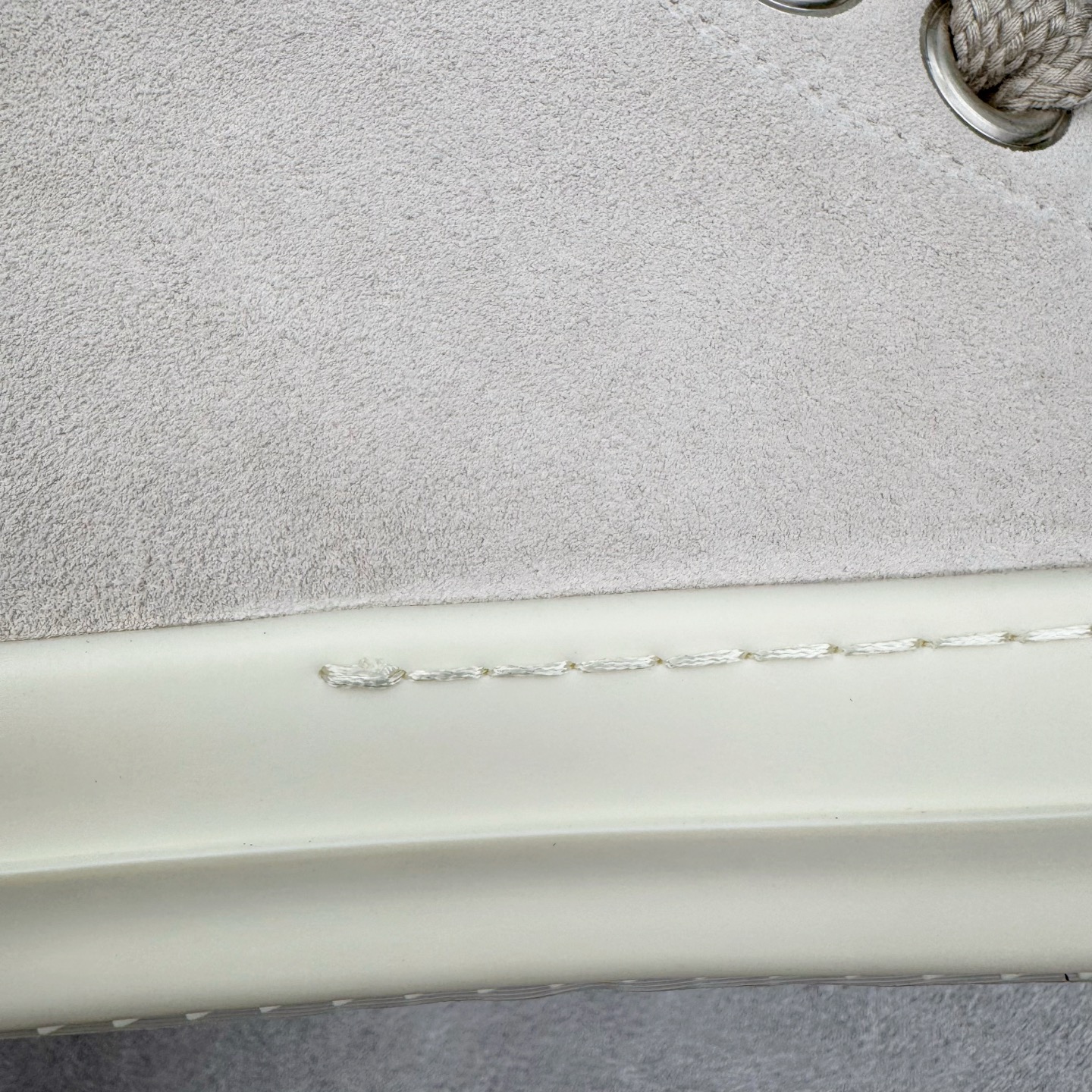 图片[21]-＃DG纯原 Rick Owens Drkshdw 瑞克·欧文斯低帮皮面时尚运动板鞋 奶白 二级市场已经7K以上 平台客户随意卖四位数 RO广东原厂出品 纯原天花板 原版一比一复刻 冲正绝不翻车 还原度达到百分之98以上 原楦开发纸版版型 ZP拆解原版1：1复模裁片纸版 力求做到0错位 这样才能达到和zp一致的鞋型味道 采用进口cnc数控机床开发对版独家tpu奶香大底 区别于市场所有版本 zp同源全头层粒面小牛皮 达到和zp一致手感 原厂进口细纹布 万邦订购原厂高弹粉红色海绵 内里搭配软质细腻羊皮 TPU高密度大底 软硬度透光度高已经测试和原版一致 尺码：36 37 38 39 40 41 42 43 44 45 46-选品中心