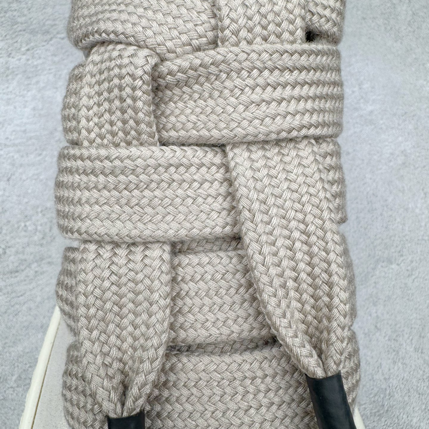 图片[16]-＃DG纯原 Rick Owens Drkshdw 瑞克·欧文斯低帮皮面时尚运动板鞋 奶白 二级市场已经7K以上 平台客户随意卖四位数 RO广东原厂出品 纯原天花板 原版一比一复刻 冲正绝不翻车 还原度达到百分之98以上 原楦开发纸版版型 ZP拆解原版1：1复模裁片纸版 力求做到0错位 这样才能达到和zp一致的鞋型味道 采用进口cnc数控机床开发对版独家tpu奶香大底 区别于市场所有版本 zp同源全头层粒面小牛皮 达到和zp一致手感 原厂进口细纹布 万邦订购原厂高弹粉红色海绵 内里搭配软质细腻羊皮 TPU高密度大底 软硬度透光度高已经测试和原版一致 尺码：36 37 38 39 40 41 42 43 44 45 46-选品中心