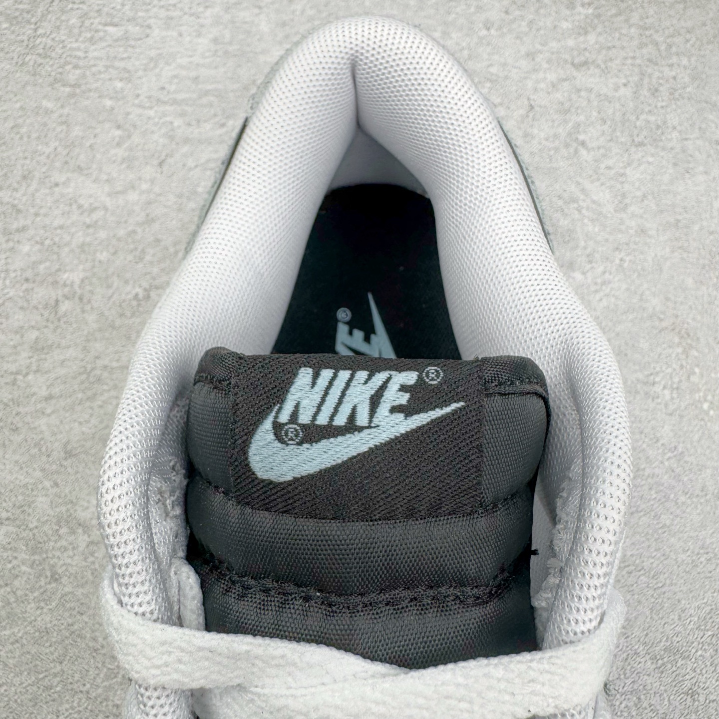 图片[16]-＃YC纯原 NK Dunk Low 白黑 IB4620-141 实力大厂出品 新配色陆续开发 利润个位数只为口碑 全套原纸板楦头开发 确保原汁原味 完美呈现DUNK版型 一比一鞋头弧度高度鞋身弧度 此版本只针对中端市场 皮料材质有所更替 其他数据细节工艺流程均保持一致 绝不口嗨 细节品控鞋型随意对比 独家私模官方第六代原厂航空铝磨具打磨大底 鞋头坡度极致还原 无解鞋型 原盒原配 圈内天花板工艺 原厂玻璃冲刀 超高清洁度 全鞋零毛边皮料切割 原厂中底布点胶 中底布拉帮走线遵循公司 尺码：36 36.5 37.5 38 38.5 39 40 40.5 41 42 42.5 43 44 44.5 45 46-选品中心