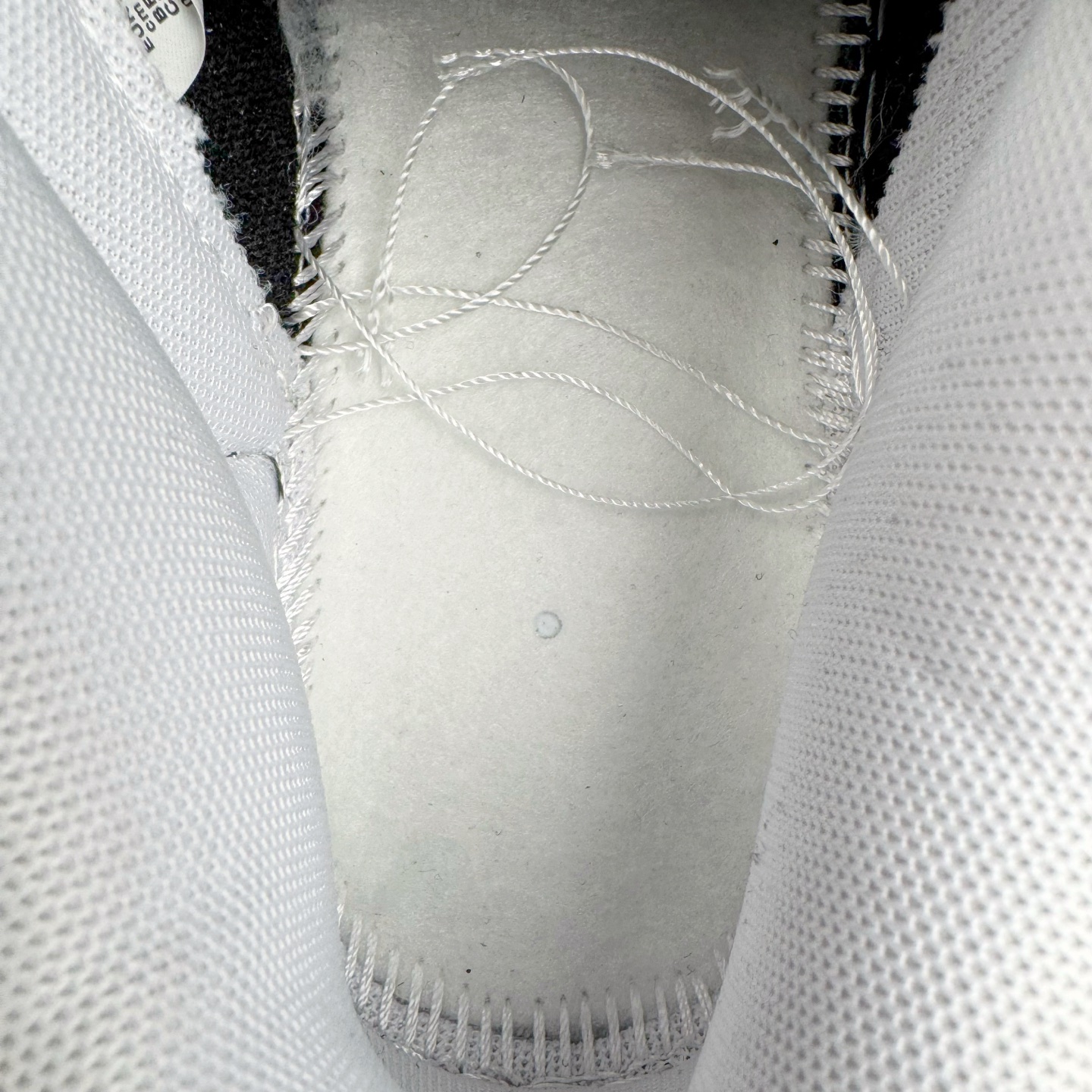 图片[19]-＃YC纯原 NK Dunk Low 白黑 IB4620-141 实力大厂出品 新配色陆续开发 利润个位数只为口碑 全套原纸板楦头开发 确保原汁原味 完美呈现DUNK版型 一比一鞋头弧度高度鞋身弧度 此版本只针对中端市场 皮料材质有所更替 其他数据细节工艺流程均保持一致 绝不口嗨 细节品控鞋型随意对比 独家私模官方第六代原厂航空铝磨具打磨大底 鞋头坡度极致还原 无解鞋型 原盒原配 圈内天花板工艺 原厂玻璃冲刀 超高清洁度 全鞋零毛边皮料切割 原厂中底布点胶 中底布拉帮走线遵循公司 尺码：36 36.5 37.5 38 38.5 39 40 40.5 41 42 42.5 43 44 44.5 45 46-选品中心