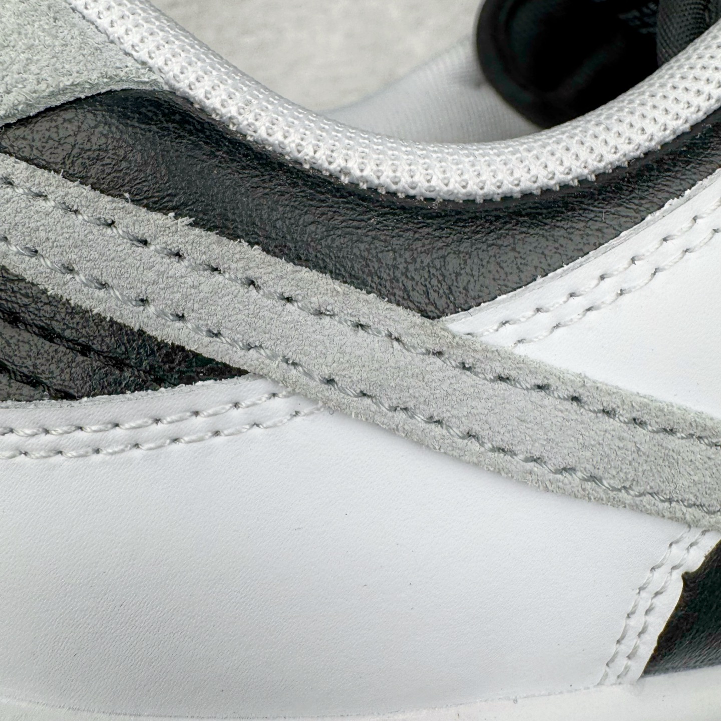 图片[14]-＃YC纯原 NK Dunk Low 白黑 IB4620-141 实力大厂出品 新配色陆续开发 利润个位数只为口碑 全套原纸板楦头开发 确保原汁原味 完美呈现DUNK版型 一比一鞋头弧度高度鞋身弧度 此版本只针对中端市场 皮料材质有所更替 其他数据细节工艺流程均保持一致 绝不口嗨 细节品控鞋型随意对比 独家私模官方第六代原厂航空铝磨具打磨大底 鞋头坡度极致还原 无解鞋型 原盒原配 圈内天花板工艺 原厂玻璃冲刀 超高清洁度 全鞋零毛边皮料切割 原厂中底布点胶 中底布拉帮走线遵循公司 尺码：36 36.5 37.5 38 38.5 39 40 40.5 41 42 42.5 43 44 44.5 45 46-选品中心