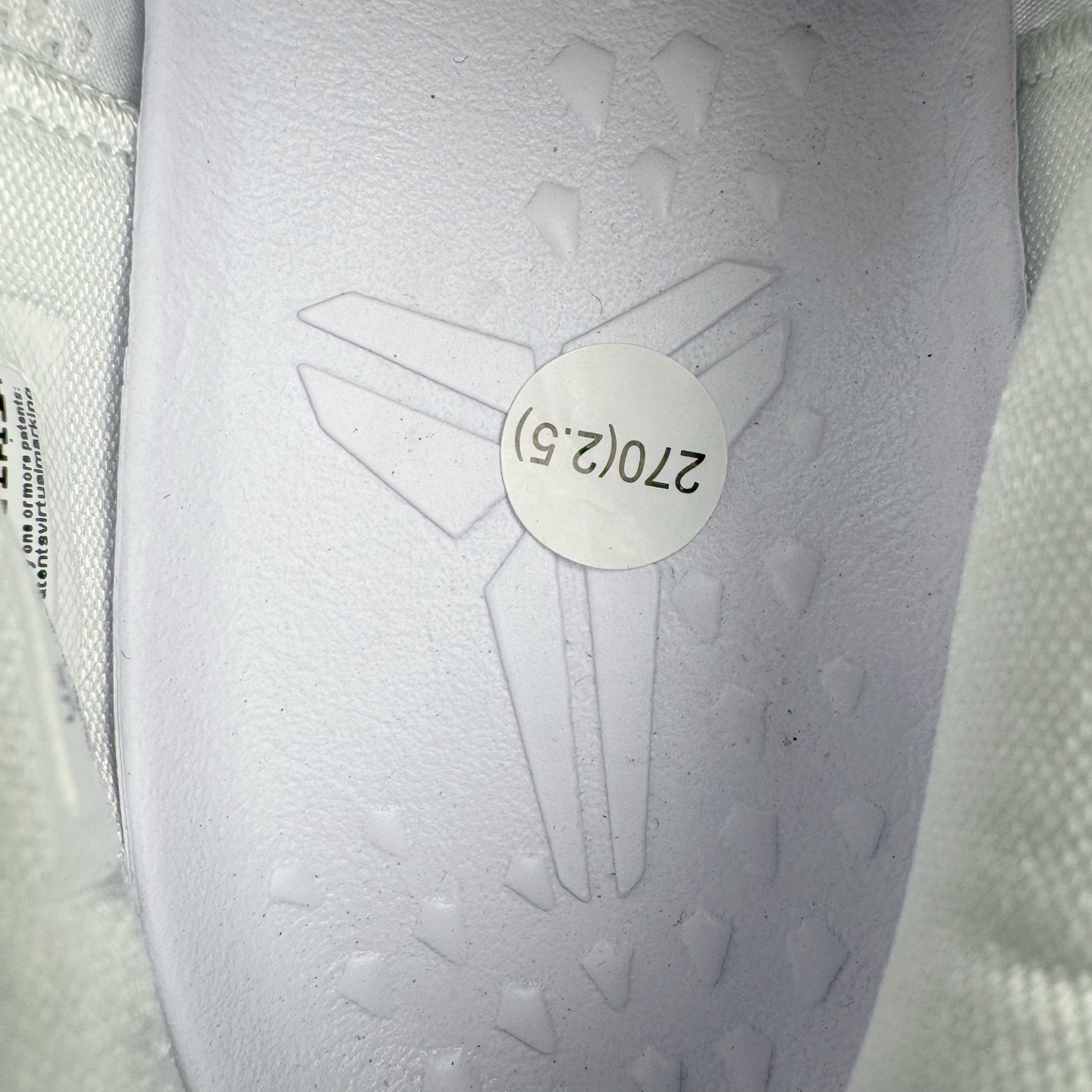 图片[11]-＃灭世海外版 NK Zoom Kobe Ⅷ System 科比8代复刻实战运动低帮文化篮球鞋 湖人白紫金 HF9550-100 纯原海外版气垫品质吊打各路纯原 气压➕耐久双重保障 前掌ZOOM TURBO➕后掌马蹄Zoom 后掌澎湃脚感无出其右 全套冲刀改版 鞋型还原度95% 宽脚选手必入货品 鞋头2.5mm上翘空间 不挤脚 完美释放脚趾活动空间 正码正拍 脚型适配性 市场最强没有之一 鞋面工艺全新升级 100%对标正品 原厂聚氨酯蛇鳞 珠光密度同步正品 Swoosh喷漆工艺 还原度接近100% 全新后跟TPU模具 正确S型弧度 区分市场纯原（市场纯原采用公版模具 后跟TPU几乎无弧度）国产天花板橡胶配方 抓地力爆炸 海外口碑炸裂 鞋舌LOGO正确内嵌压印 原厂碳板 正确原盒 厚积薄发 王者归来 拒绝杀猪 拒绝套路 灭世纯原海外版科比系列 致力打造实战第一标杆 尺码：39-47.5 全新模具 正码正拍-选品中心