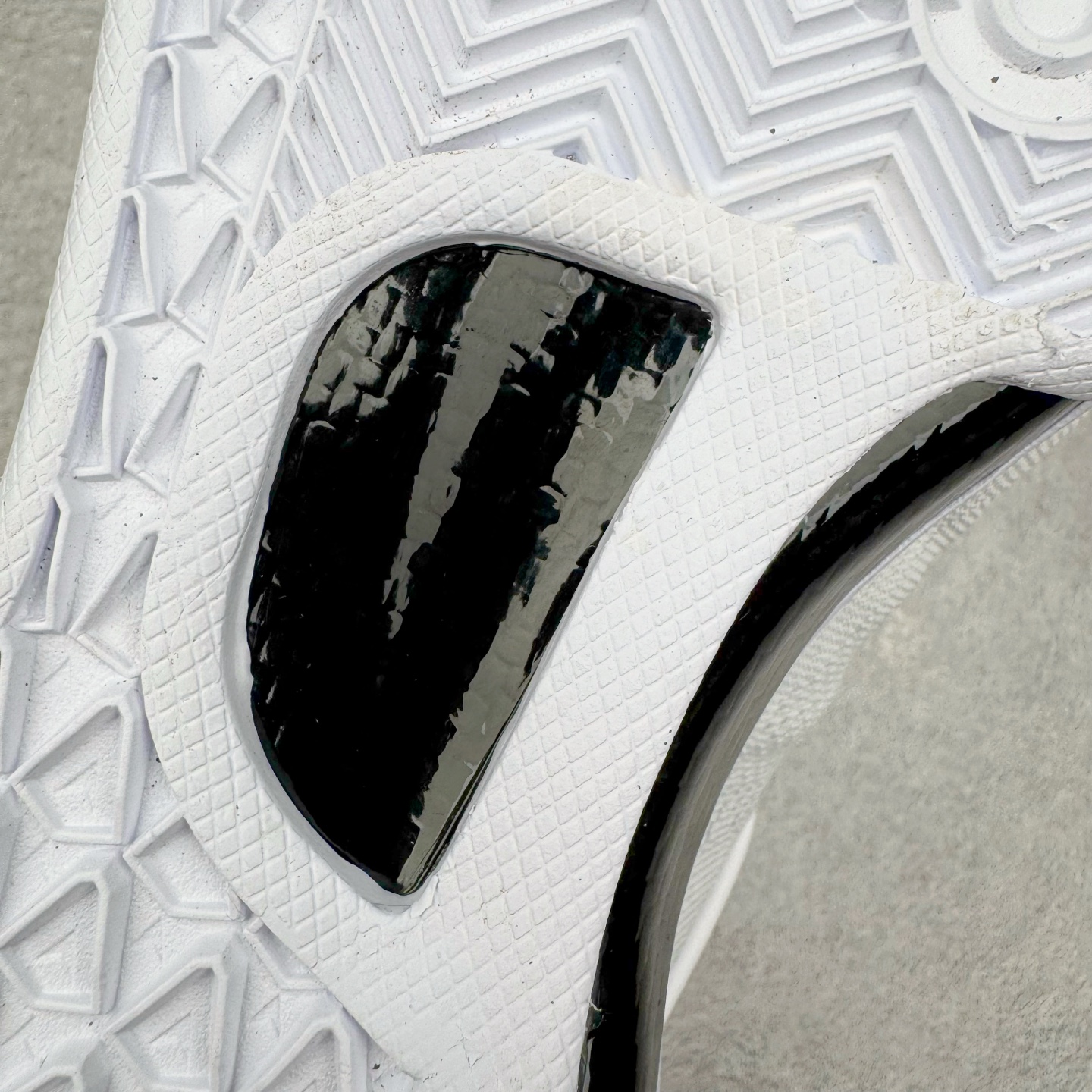 图片[20]-＃灭世海外版 NK Zoom Kobe Ⅷ System 科比8代复刻实战运动低帮文化篮球鞋 湖人白紫金 HF9550-100 纯原海外版气垫品质吊打各路纯原 气压➕耐久双重保障 前掌ZOOM TURBO➕后掌马蹄Zoom 后掌澎湃脚感无出其右 全套冲刀改版 鞋型还原度95% 宽脚选手必入货品 鞋头2.5mm上翘空间 不挤脚 完美释放脚趾活动空间 正码正拍 脚型适配性 市场最强没有之一 鞋面工艺全新升级 100%对标正品 原厂聚氨酯蛇鳞 珠光密度同步正品 Swoosh喷漆工艺 还原度接近100% 全新后跟TPU模具 正确S型弧度 区分市场纯原（市场纯原采用公版模具 后跟TPU几乎无弧度）国产天花板橡胶配方 抓地力爆炸 海外口碑炸裂 鞋舌LOGO正确内嵌压印 原厂碳板 正确原盒 厚积薄发 王者归来 拒绝杀猪 拒绝套路 灭世纯原海外版科比系列 致力打造实战第一标杆 尺码：39-47.5 全新模具 正码正拍-选品中心