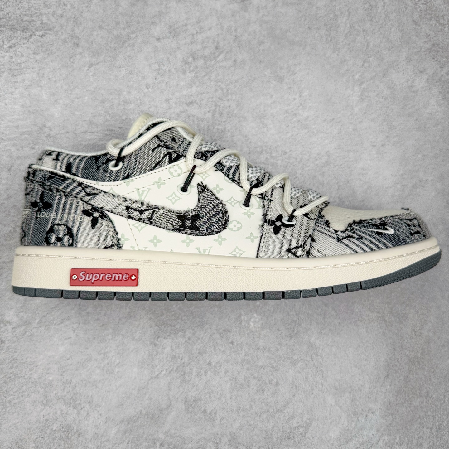 TS x Air Jordan AJ1 Low 倒钩低帮联名定制配色 YX5066-372 原厂内置气垫魔块 A模大底 头层小牛皮 鞋舌AJ原厂专用牛津布+AJ专用反口珍珠布+原厂无杂质高弹内里海棉+特殊封边弹力鞋带 实拍调校N版已经零色差零失真 百分百还原实物色彩所见即所得 不存在货不对板色差等低级问题 选购参考实物拍摄 不混卖不参货 只用心做好货严格选品 承诺混一赔十 尺码：36 36.5 37.5 38 38.5 39 40 40.5 41 42 42.5 43 44 44.5 45-选品中心