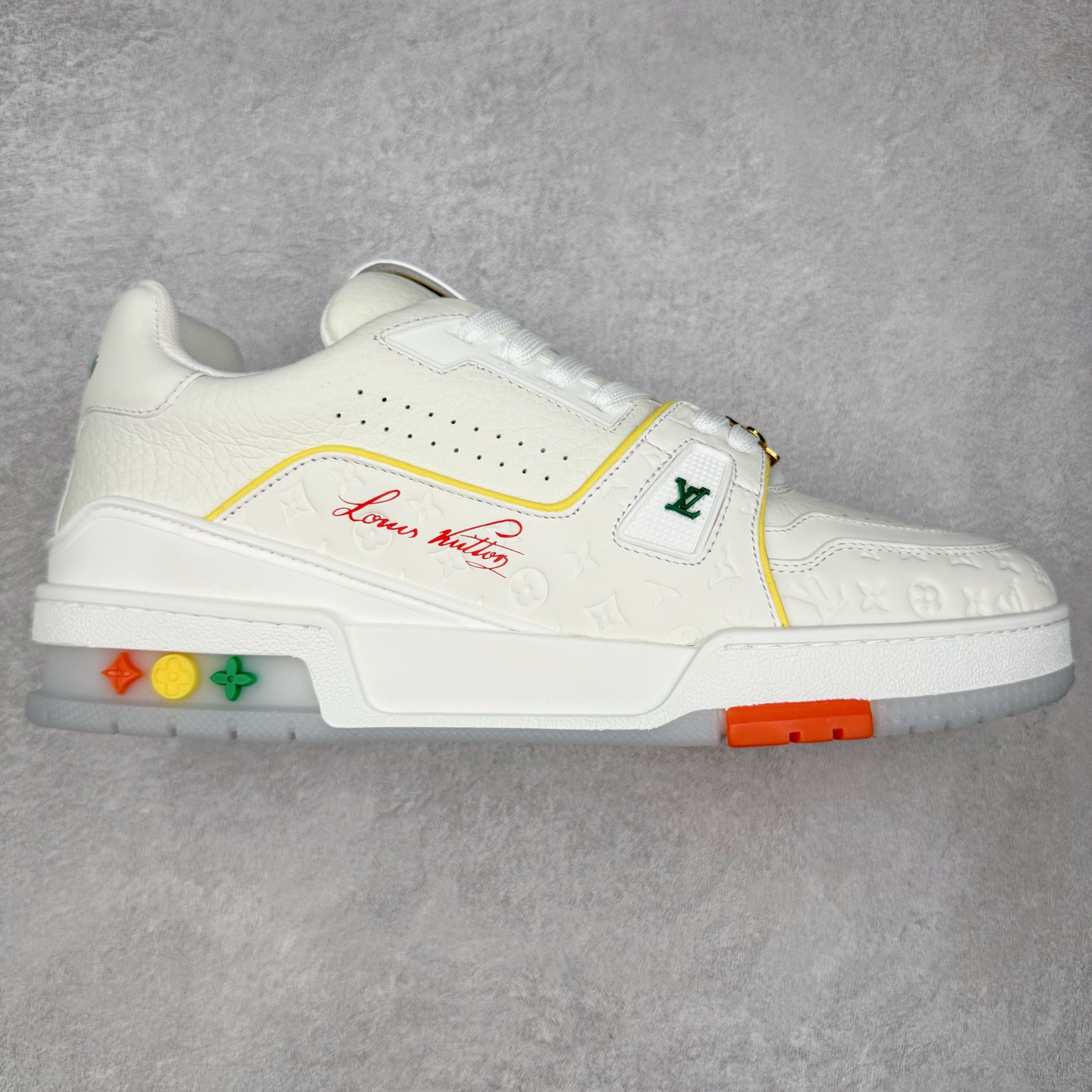 Louis Vuitton Trainer lv时装走秀运动鞋 完美鞋型超高的清洁度 零毛边线头瑕疵 全套原楦原纸版原鞋开模 全网最具灵魂的版型 正确原装黄色鞋盒 正确中底印花 鞋面印花3D高频深度立体 全鞋电脑针车 紧密相连 针距密度一致 环保乳胶注塑鞋垫 厚度脚感还原原版 皮面裁剪部位 统一油边封口工艺 原装橡胶大底含胶量大底组合零偏差 专柜全套包装 防尘袋 说明书 质保卡 男女鞋 尺码：35 36 37 38 39 40 41 42 43 44 45-选品中心