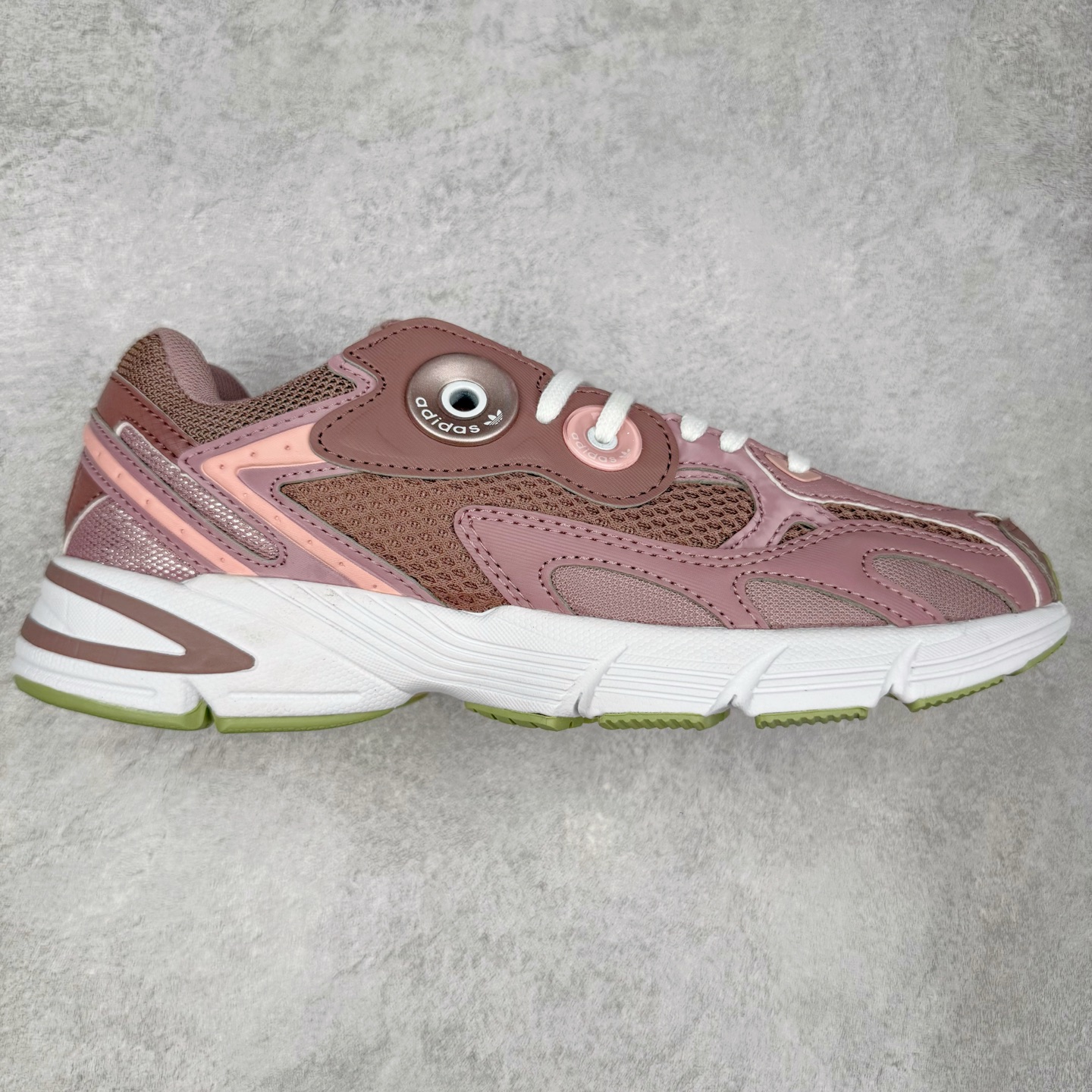 图片[5]-AD Original Astir 耐磨复古运动休闲鞋 鞋款灵感来自2000年代的跑步款式 鞋面和超大号孔眼进行更新复古色系搭配经典蓝白色 金色线条贯穿鞋身 增强鞋整体的流线感拼接设计 整体更显得有层次感，更有老爹鞋的味道网面透气设计 夏日出门也不会感到闷脚既舒适又透气带点稍微厚底的中底特殊材料 上脚偏软非常显高显瘦 休闲运动都可以搭配 尺码：35.5 36 36.5 37.5 38 38.5 39 40 40.5 41 42 42.5 43 44 44.5 45-选品中心