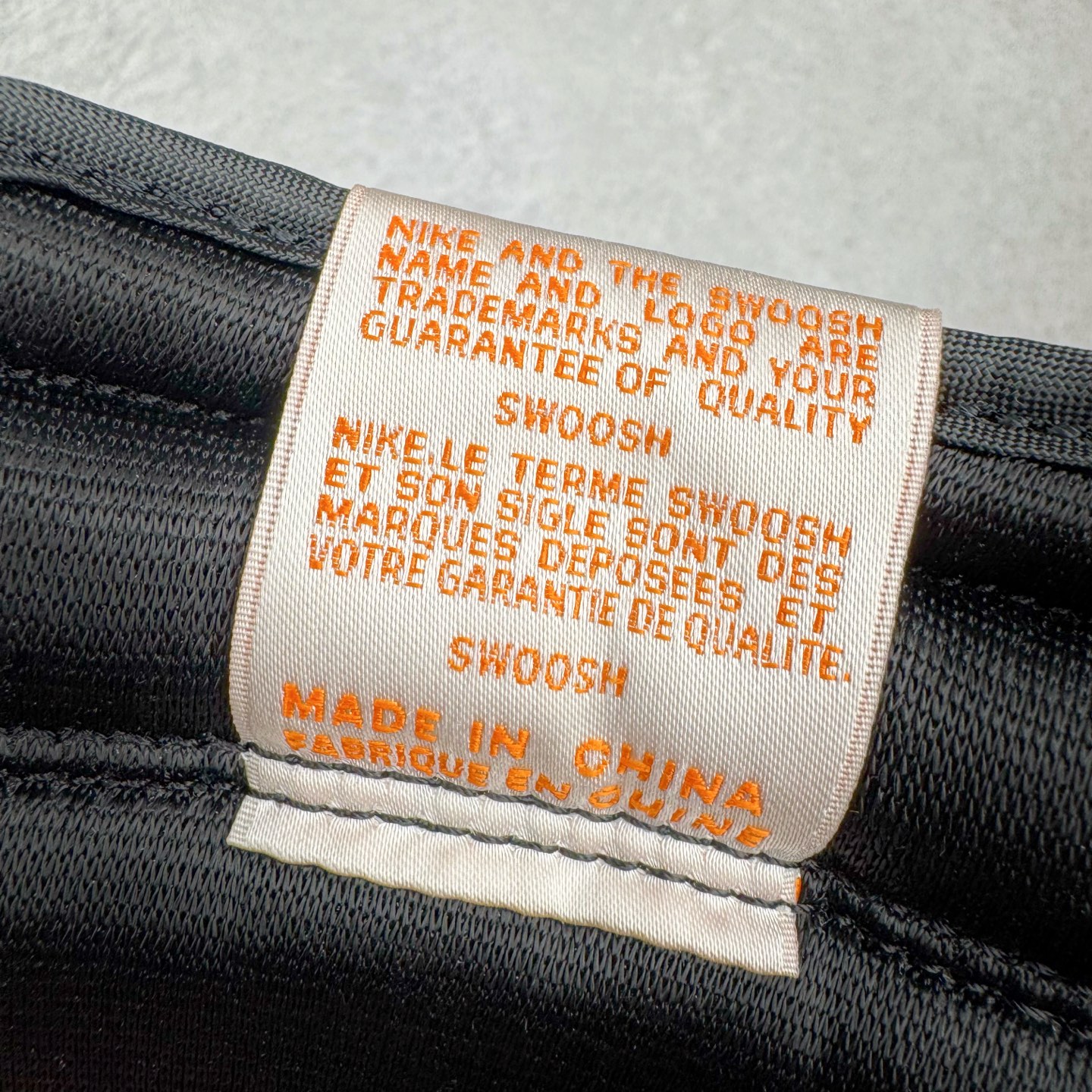 图片[12]-＃Ljr特供 Air Jordan AJ1 Retro High 复刻扣碎篮板 黑橙 DZ5485-008 全新改良批次 圈内最强倒钩系列 恪守真诚 承诺混一赔十 高端零售裸鞋圈特供批次 SZ原厂全套原楦原纸板冲刀磨具开发 原厂皮料加持 原厂港宝加持定型后跟R度完美 同源原厂电绣 飞翼针数密度立体效果一致 百分百一致原鞋 原厂拉帮工艺 针距密度一致 后跟弧度收口自然不对折 极致一眼正品既视感 进口玻璃冲刀皮料裁剪零毛边 全鞋电脑针车工艺 品控清洁度最高QC检验标准 免检产品 原厂订购鞋盒、鞋标、防尘纸、鞋撑、鞋带 追求极致的原厂味道 尺码：40.5 41 42 42.5 43 44 44.5 45 46 47.5 48.5-选品中心