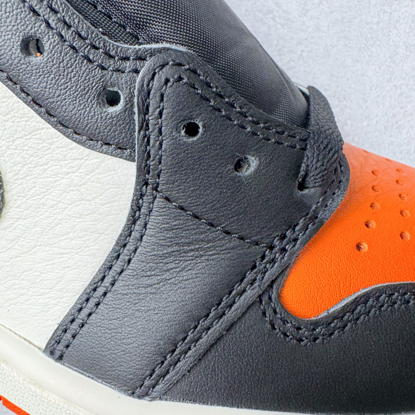 图片[18]-＃Ljr特供 Air Jordan AJ1 Retro High 复刻扣碎篮板 黑橙 DZ5485-008 全新改良批次 圈内最强倒钩系列 恪守真诚 承诺混一赔十 高端零售裸鞋圈特供批次 SZ原厂全套原楦原纸板冲刀磨具开发 原厂皮料加持 原厂港宝加持定型后跟R度完美 同源原厂电绣 飞翼针数密度立体效果一致 百分百一致原鞋 原厂拉帮工艺 针距密度一致 后跟弧度收口自然不对折 极致一眼正品既视感 进口玻璃冲刀皮料裁剪零毛边 全鞋电脑针车工艺 品控清洁度最高QC检验标准 免检产品 原厂订购鞋盒、鞋标、防尘纸、鞋撑、鞋带 追求极致的原厂味道 尺码：40.5 41 42 42.5 43 44 44.5 45 46 47.5 48.5-选品中心