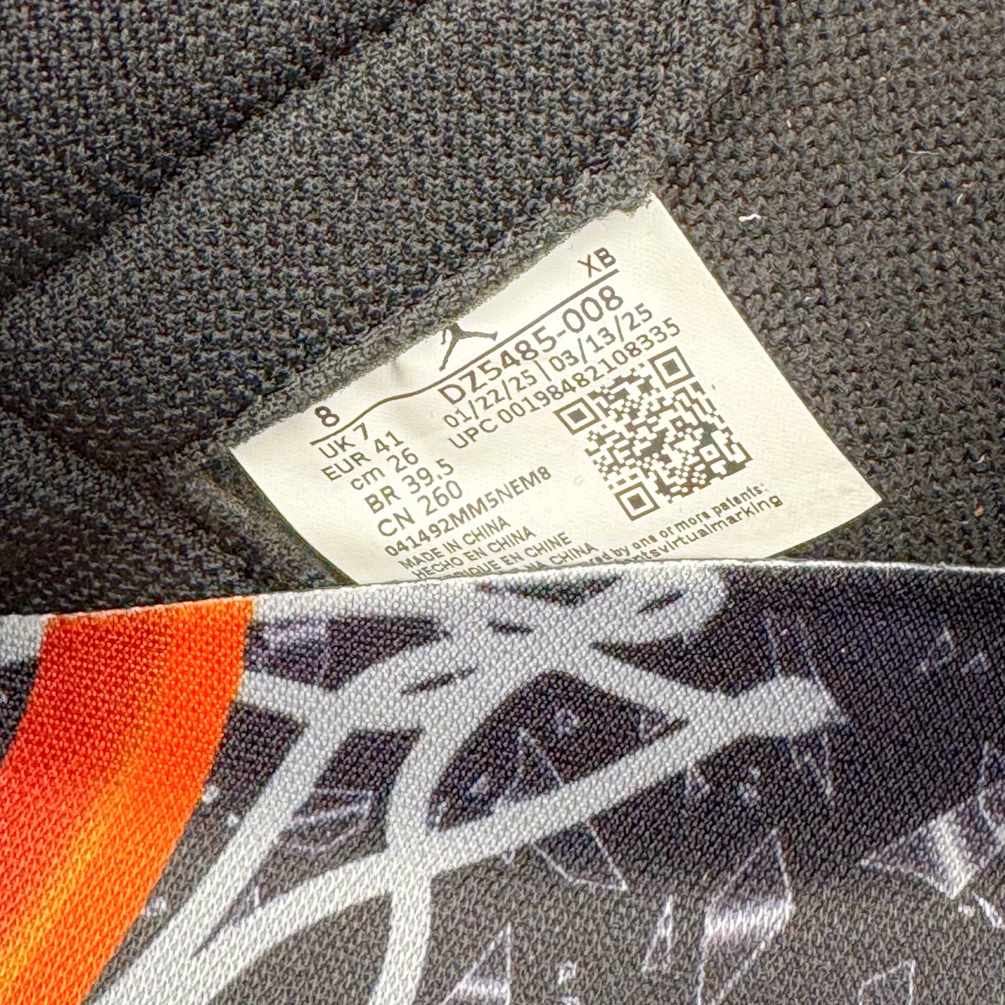 图片[11]-＃Ljr特供 Air Jordan AJ1 Retro High 复刻扣碎篮板 黑橙 DZ5485-008 全新改良批次 圈内最强倒钩系列 恪守真诚 承诺混一赔十 高端零售裸鞋圈特供批次 SZ原厂全套原楦原纸板冲刀磨具开发 原厂皮料加持 原厂港宝加持定型后跟R度完美 同源原厂电绣 飞翼针数密度立体效果一致 百分百一致原鞋 原厂拉帮工艺 针距密度一致 后跟弧度收口自然不对折 极致一眼正品既视感 进口玻璃冲刀皮料裁剪零毛边 全鞋电脑针车工艺 品控清洁度最高QC检验标准 免检产品 原厂订购鞋盒、鞋标、防尘纸、鞋撑、鞋带 追求极致的原厂味道 尺码：40.5 41 42 42.5 43 44 44.5 45 46 47.5 48.5-选品中心