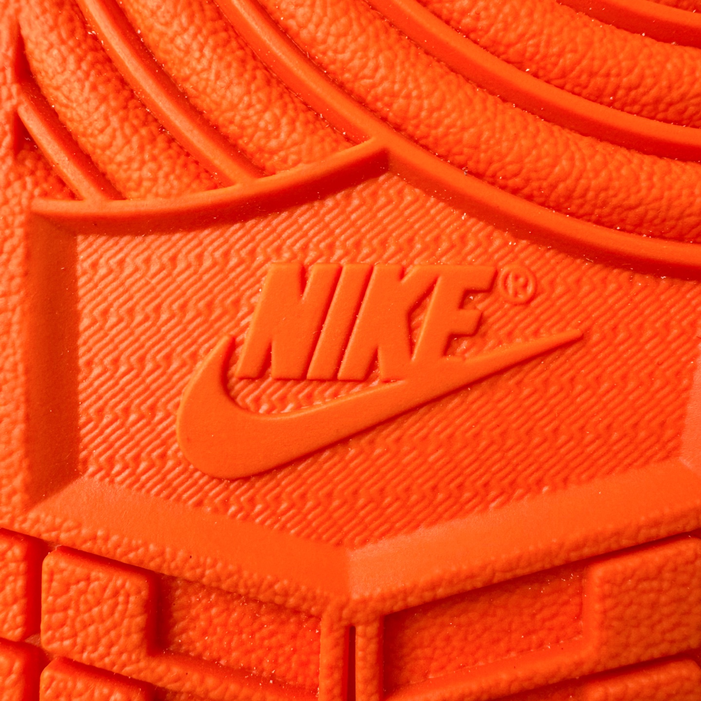 图片[20]-＃Ljr特供 Air Jordan AJ1 Retro High 复刻扣碎篮板 黑橙 DZ5485-008 全新改良批次 圈内最强倒钩系列 恪守真诚 承诺混一赔十 高端零售裸鞋圈特供批次 SZ原厂全套原楦原纸板冲刀磨具开发 原厂皮料加持 原厂港宝加持定型后跟R度完美 同源原厂电绣 飞翼针数密度立体效果一致 百分百一致原鞋 原厂拉帮工艺 针距密度一致 后跟弧度收口自然不对折 极致一眼正品既视感 进口玻璃冲刀皮料裁剪零毛边 全鞋电脑针车工艺 品控清洁度最高QC检验标准 免检产品 原厂订购鞋盒、鞋标、防尘纸、鞋撑、鞋带 追求极致的原厂味道 尺码：40.5 41 42 42.5 43 44 44.5 45 46 47.5 48.5-选品中心